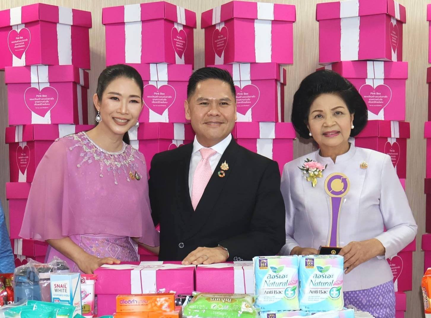 "เอมอร ศรีกงพาน" ประธาน กมธ.ศาสนาฯ วุฒิสภา คว้ารางวัลสตรีดีเด่น "เอมอร ศรีกงพาน" ประธาน กมธ.ศาสนาฯ วุฒิสภา คว้ารางวัลสตรีดีเด่น