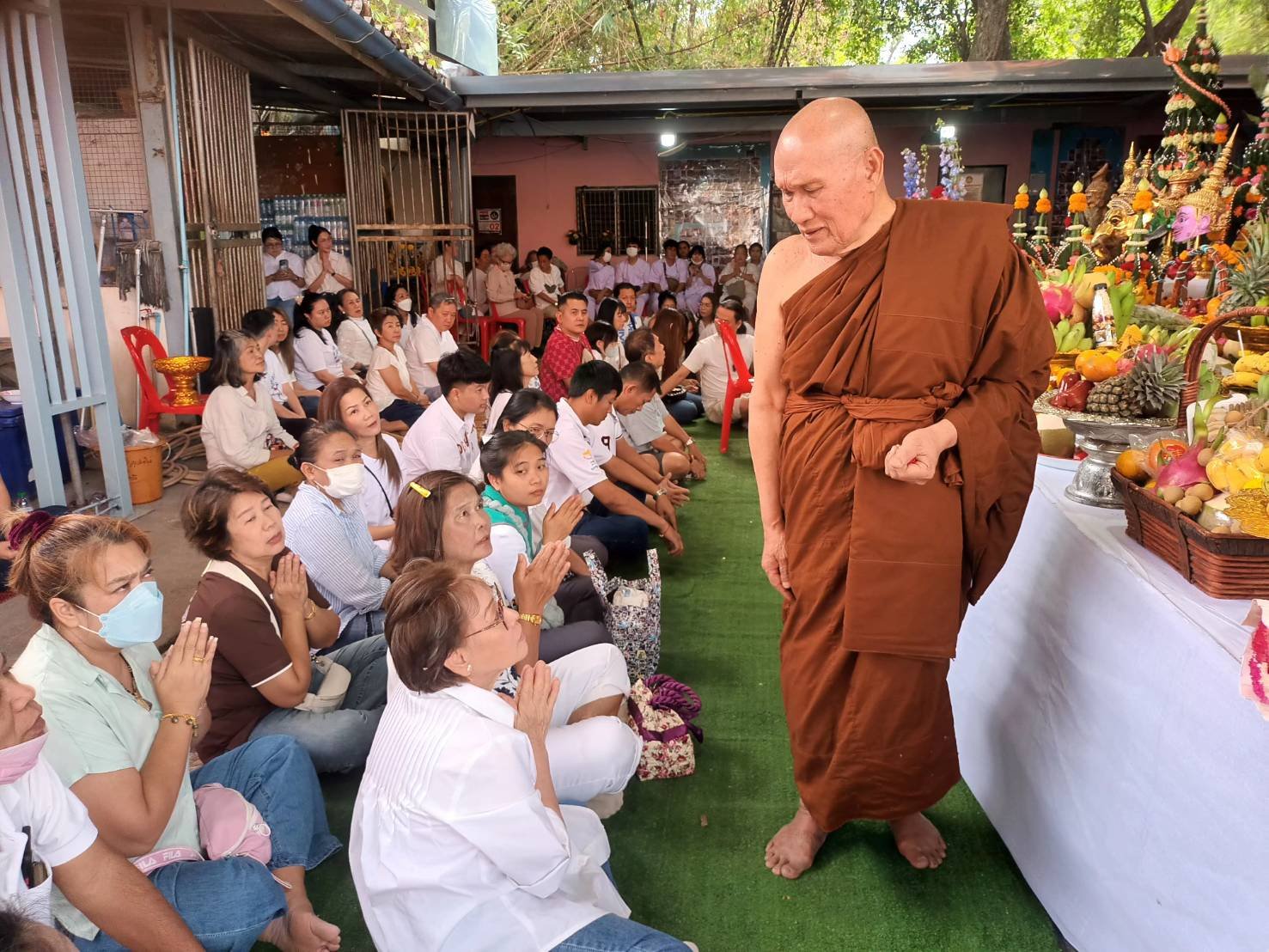 "หลวงพ่อทวน"จัดพิธีไหว้ครูยิ่งใหญ่ ศิษยานุศิษย์หลั่งไหลร่วมงานบุญ 