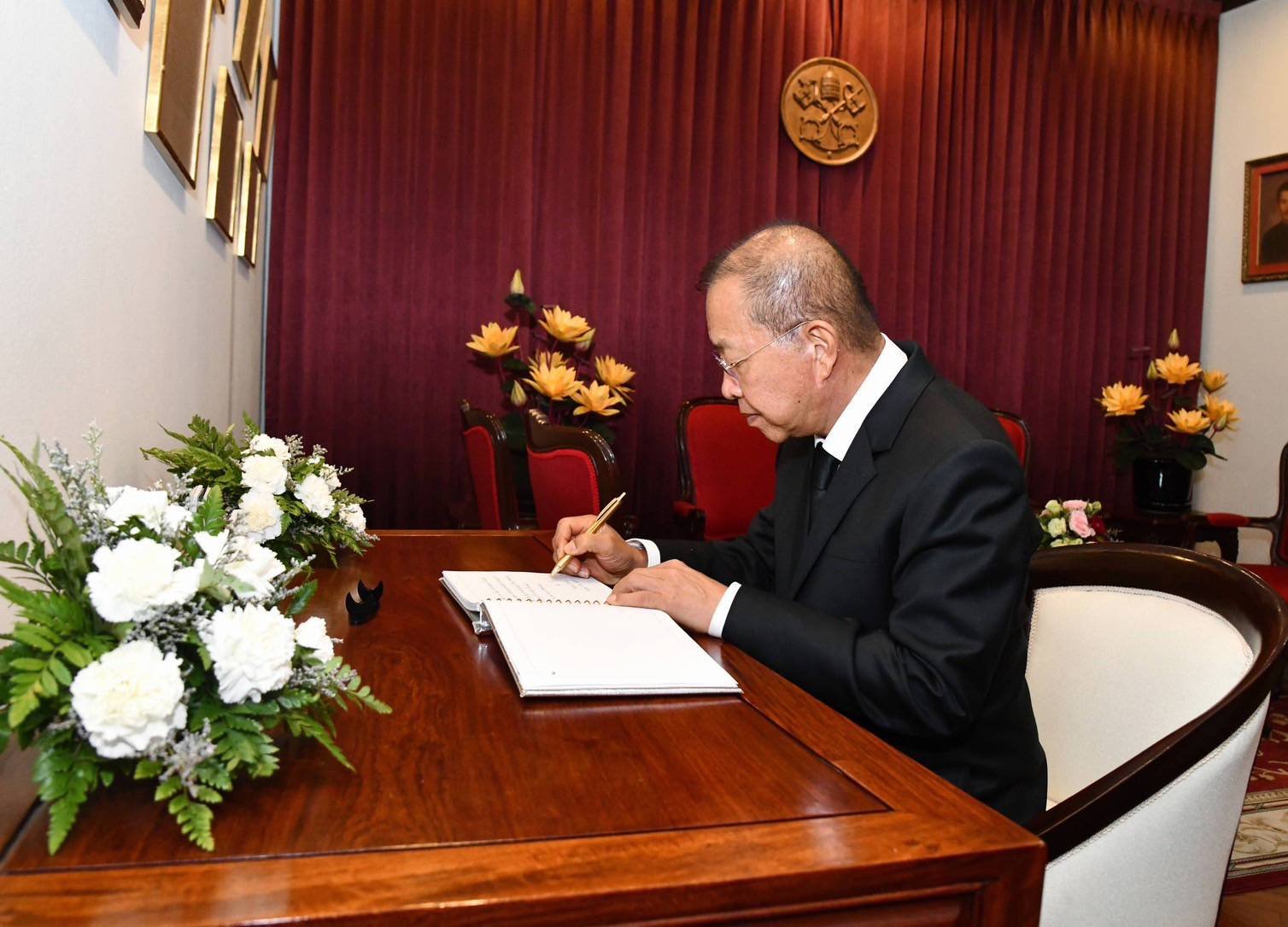 "ประธานวุฒิสภา"ลงนามถวายความอาลัย "สมเด็จพระสันตะปาปา ฟรันซิส"สิ้นพระชนม์ "ประธานวุฒิสภา"ลงนามถวายความอาลัย "สมเด็จพระสันตะปาปา ฟรันซิส"สิ้นพระชนม์