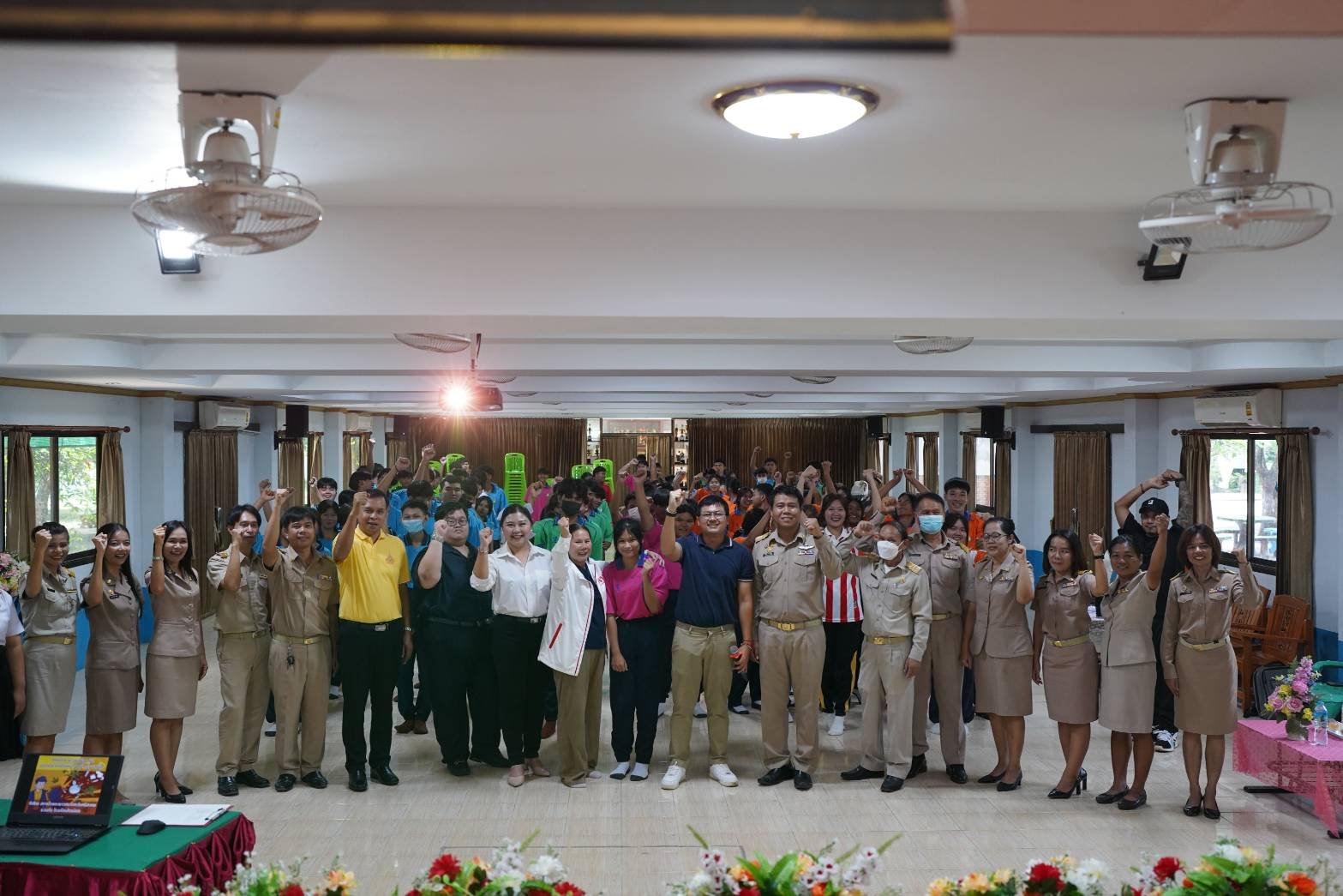 ศรีสะเกษจัดอบรมโครงการเยาวชนเมืองศรีฯ ปลอดภัย-ห่างไกลเหล้า บุหรี่ ยาเสพติด  ศรีสะเกษจัดอบรมโครงการเยาวชนเมืองศรีฯ ปลอดภัย-ห่างไกลเหล้า บุหรี่ ยาเสพติด