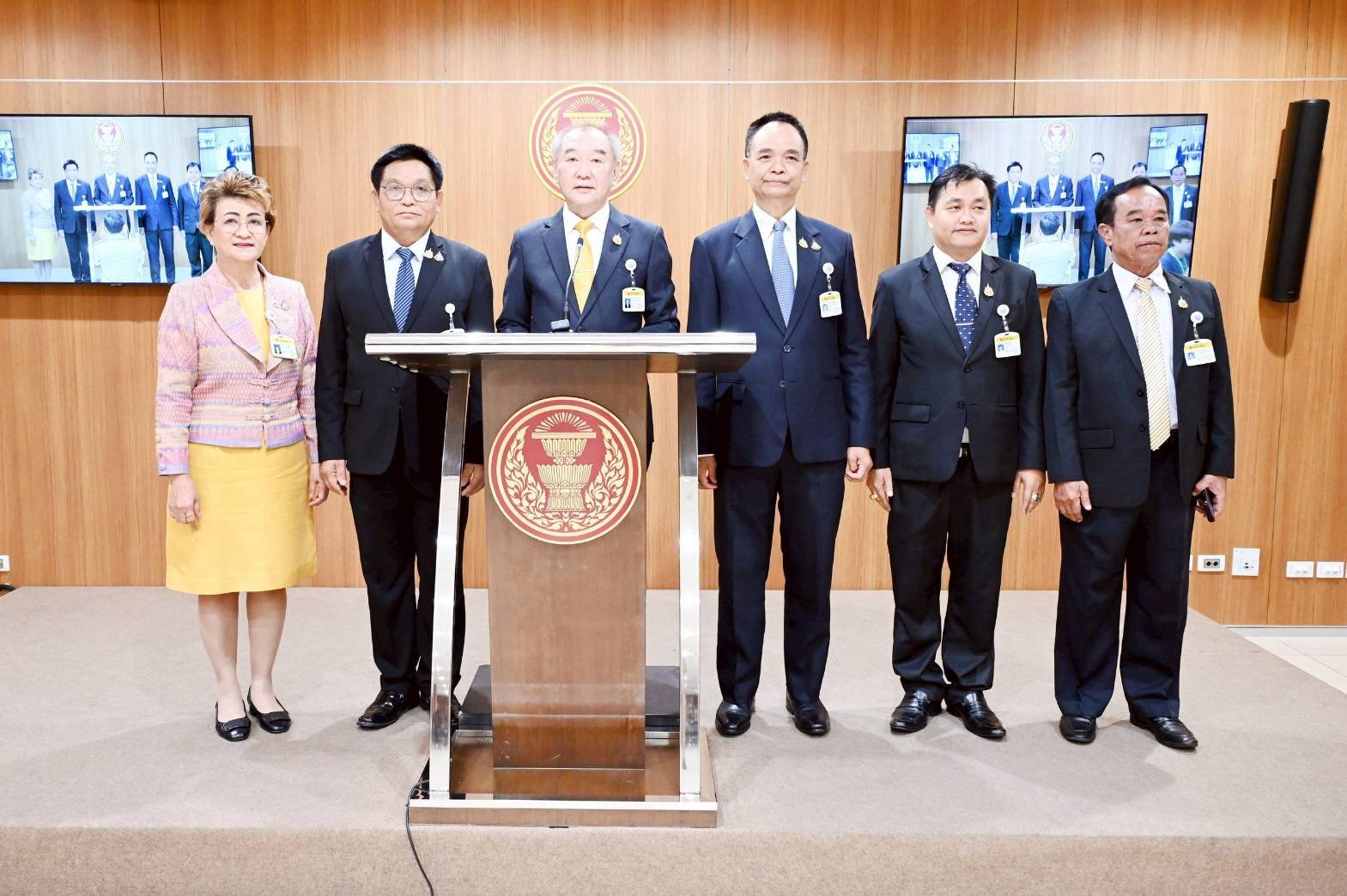 กมธ.วุฒิฯ 2 คณะรุกสอบมติแพทยสภา ฟัน 3 หมอคดีชั้น 14 หวั่นให้ข้อมูลเท็จ กมธ.วุฒิฯ 2 คณะรุกสอบมติแพทยสภา ฟัน 3 หมอคดีชั้น 14 หวั่นให้ข้อมูลเท็จ