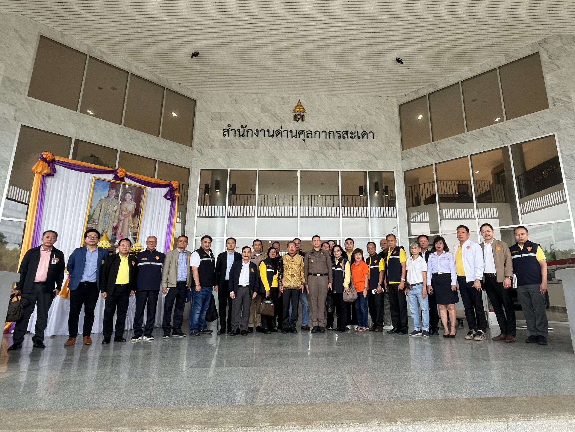 "ปธ.วุฒิ"นำคณะสว.ตรวจด่านสะเดา-ปาดังเบซาร์ บูมการท่องเที่ยว-หนุนเศรษฐกิจชายแดนใต้ "ปธ.วุฒิ"นำคณะสว.ตรวจด่านสะเดา-ปาดังเบซาร์ บูมการท่องเที่ยว-หนุนเศรษฐกิจชายแดนใต้