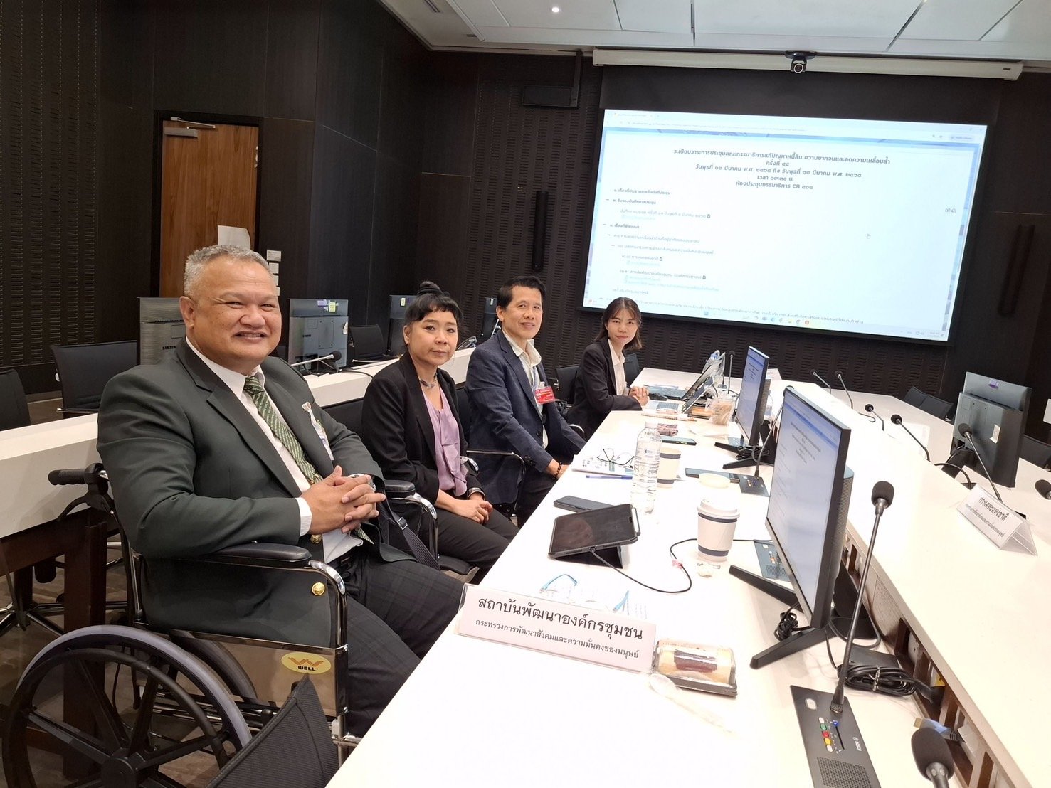 "พอช."ชี้แจงกรรมาธิการแก้ปัญหาหนี้สิน-ยากจนฯ แก้ปัญหาที่อยู่อาศัยผู้มีรายได้น้อย "พอช."ชี้แจงกรรมาธิการแก้ปัญหาหนี้สิน-ยากจนฯ แก้ปัญหาที่อยู่อาศัยผู้มีรายได้น้อย