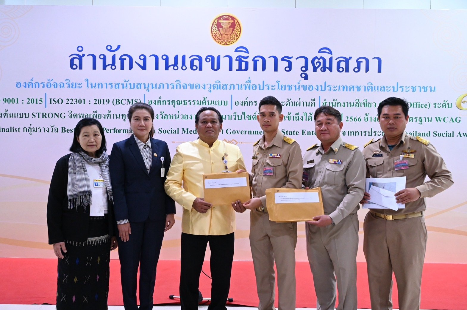 ภัยแล้งทำเกษตรกรอีสานเดือดร้อนหนัก ยื่นเรื่องร้อง"สว.เดชา"ช่วยเหลือด่วน