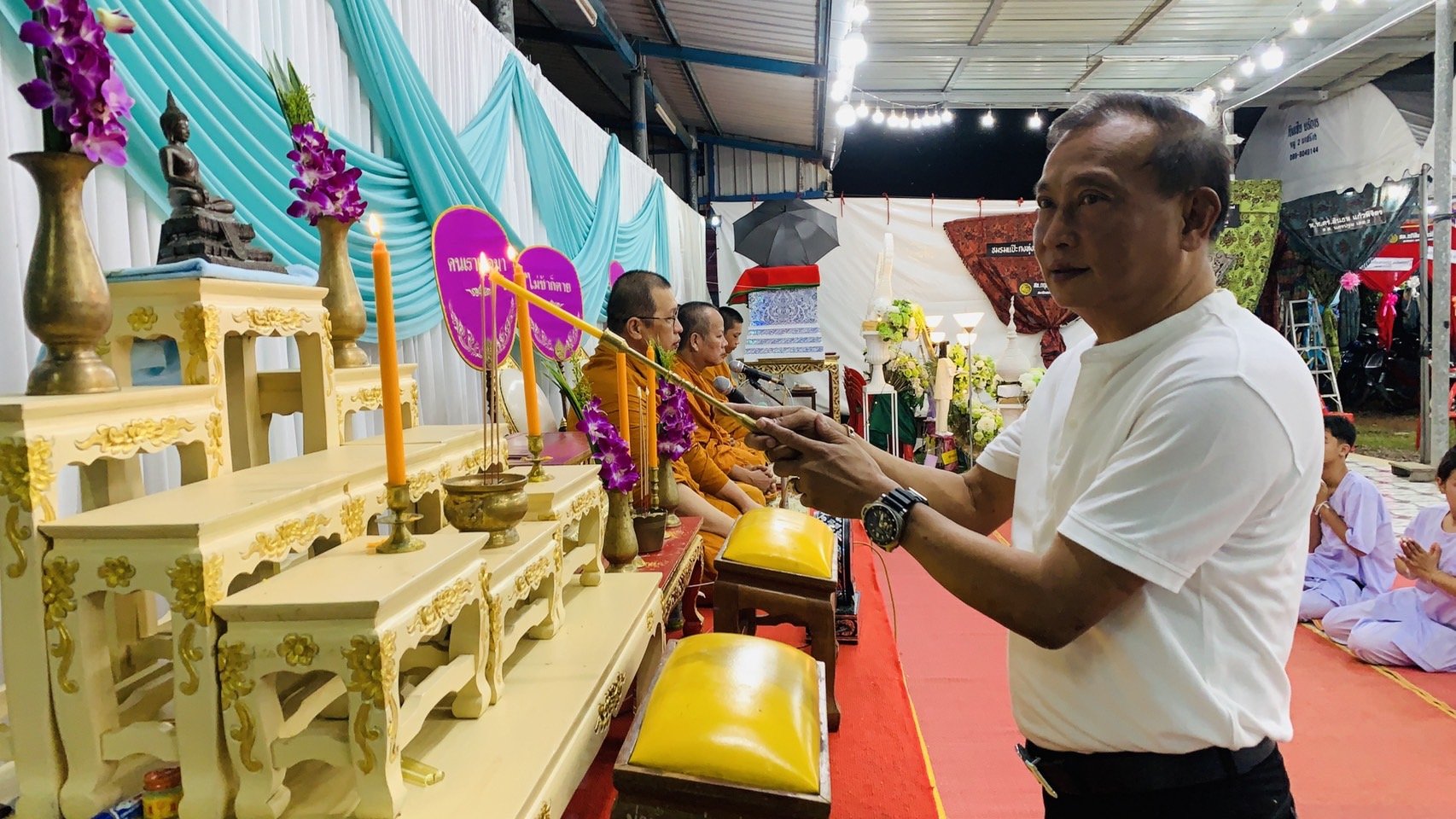 นายกเทศมนตรีเมืองนครปฐมนำทีมผู้บริหาร ไว้อาลัยงานสวดพระอภิธรรม"คุณแม่แป้งฝุ่น" 