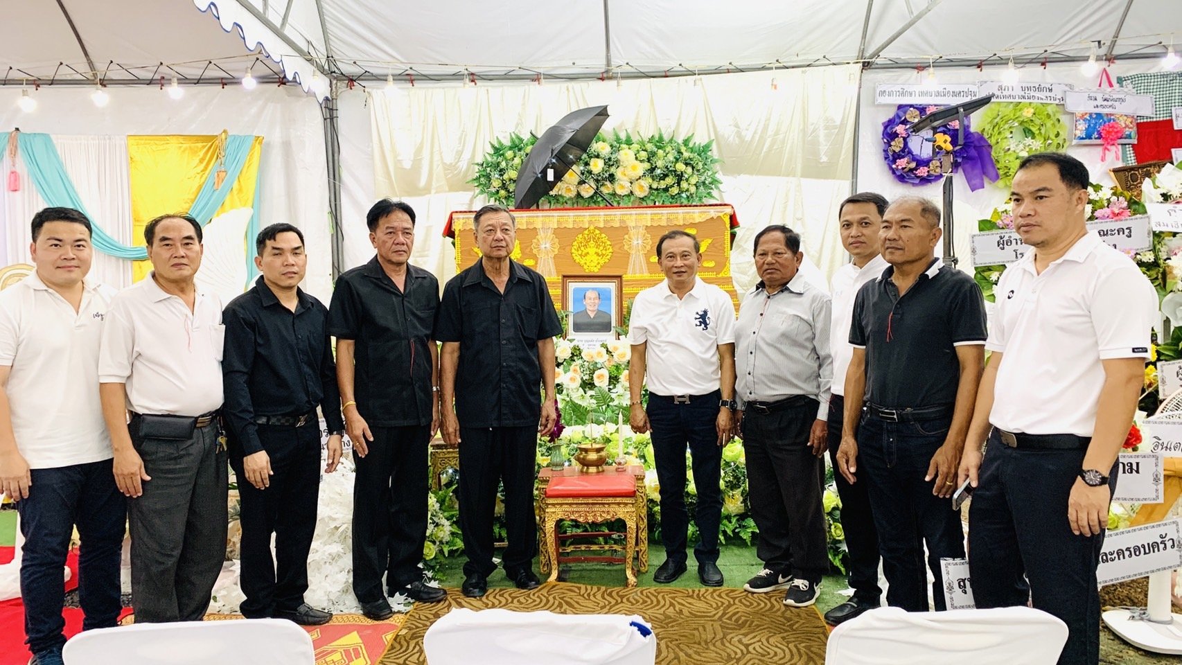 "นายกฯบัติ"นำทีมสภาเทศบาลเมืองนครปฐม ร่วมไว้อาลัยงานศพ"คุณพ่อบุญเล้ง ถ้ำเพชร"