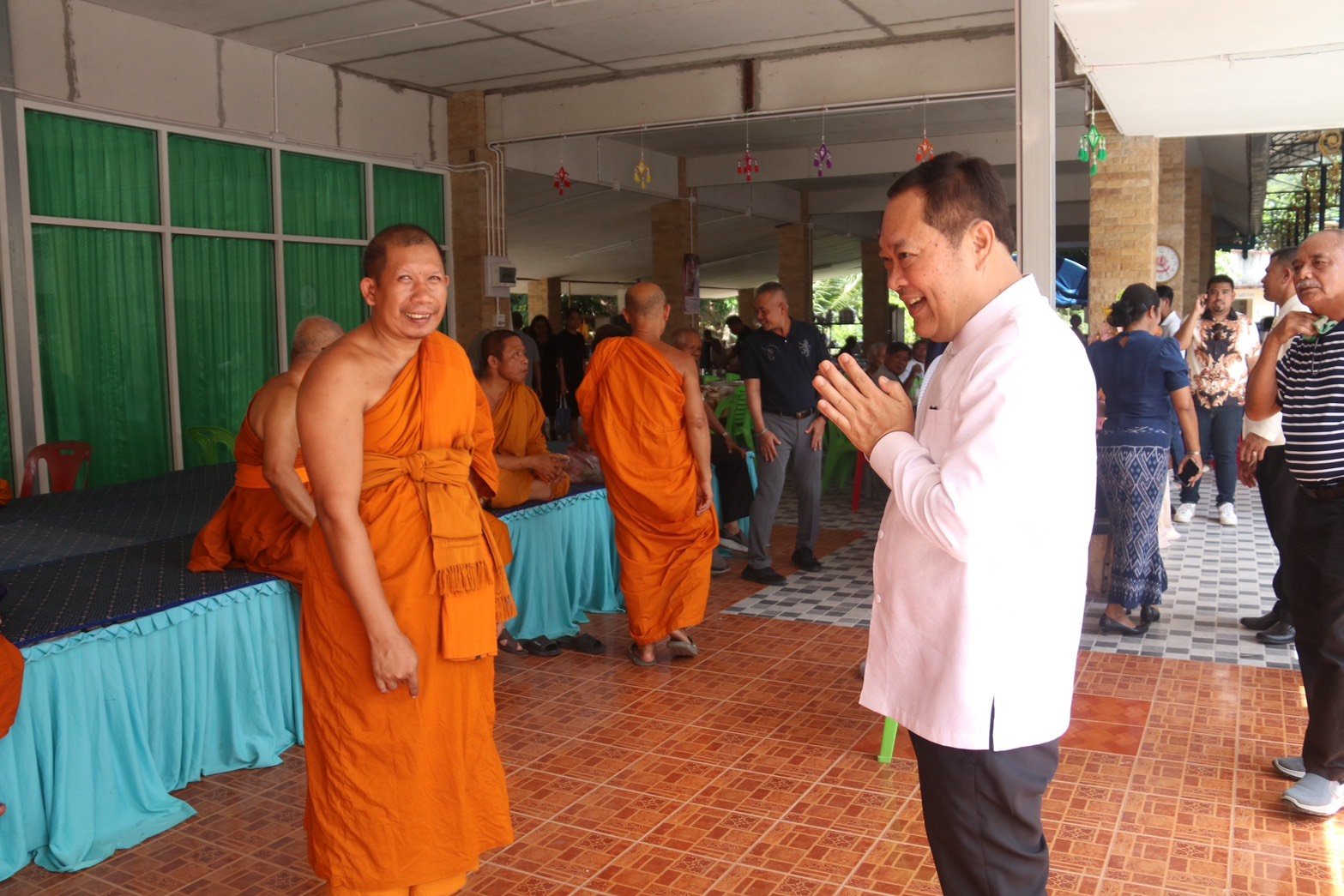 "ทวี"นำทอดกฐินสามัคคี วัดในจังหวัดชายแดนภาคใต้ 