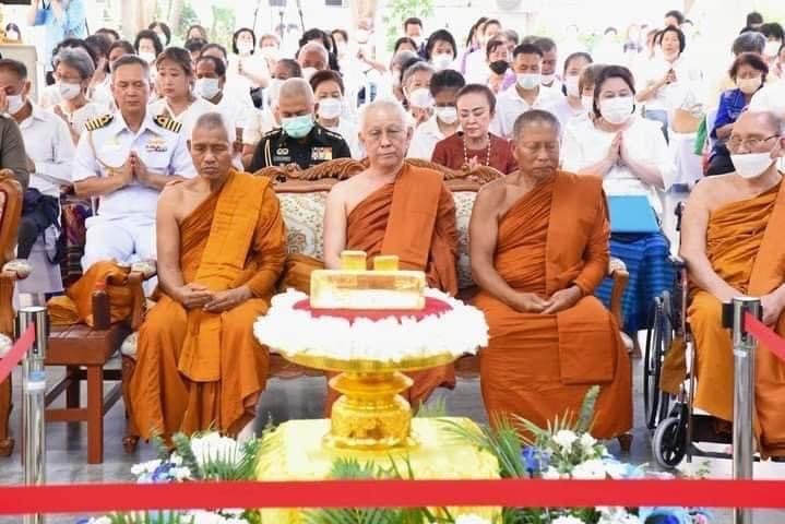 คณะศิษยานุศิษย์หลวงตาพระมหาบัว มอบทองคำเข้าคลังหลวงครั้งที่12  คณะศิษยานุศิษย์หลวงตาพระมหาบัว มอบทองคำเข้าคลังหลวงครั้งที่12