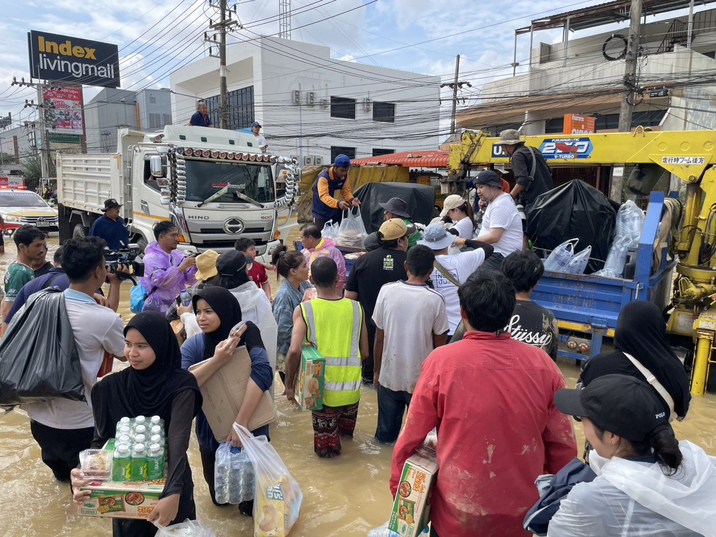 "อดีตนายก อบจ."เปิดครัว เร่งช่วยผู้ประสบภัยน้ำท่วมสงขลา