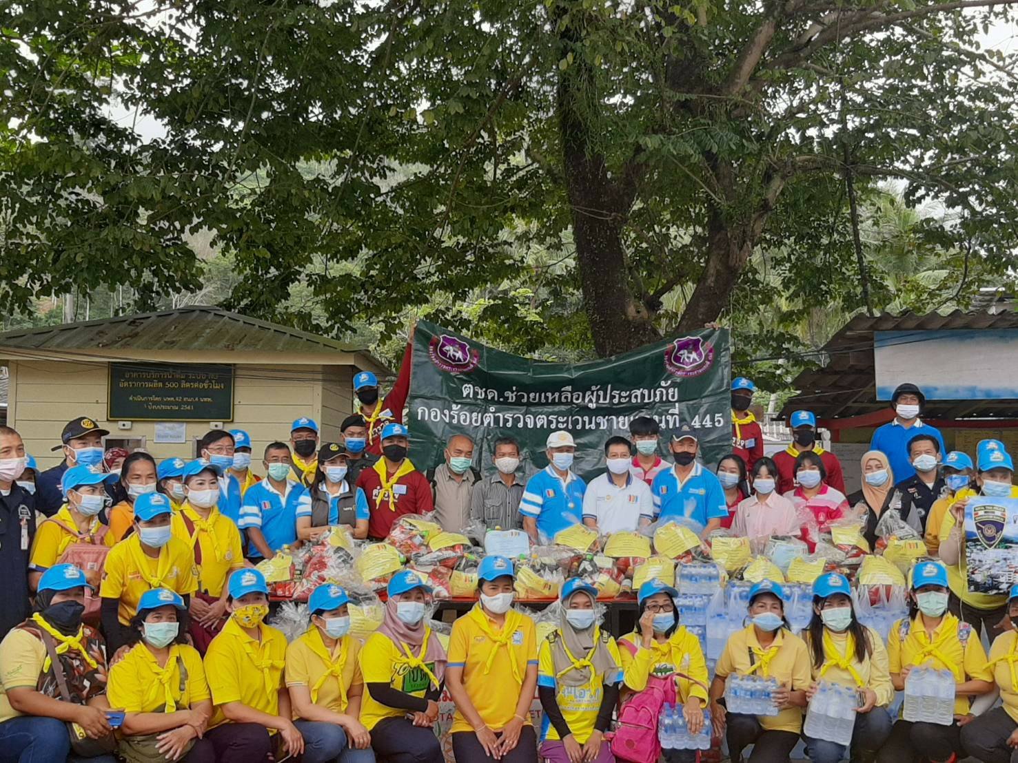 ตชด.445-สโมสรโรตารี่-ลูกเสือจิตอาสา ซับน้ำตาผู้ประสบอุทกภัย  ตชด.445-สโมสรโรตารี่-ลูกเสือจิตอาสา ซับน้ำตาผู้ประสบอุทกภัย