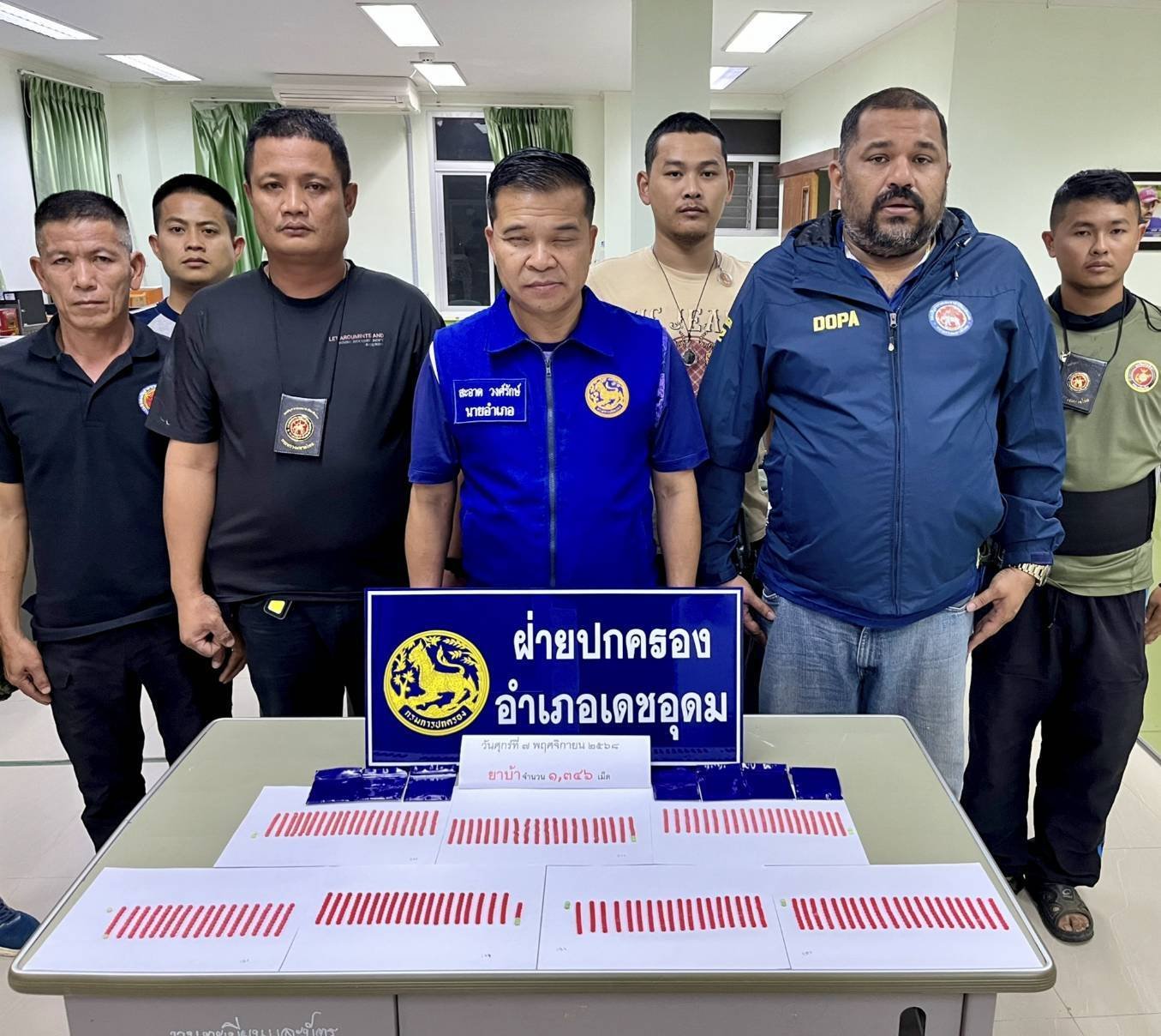 "ปกครองเดชอุดม"บุกรวบเอเย่นต์ สองหัวจ่ายยานรกในพื้นที่ของกลางเพียบ 