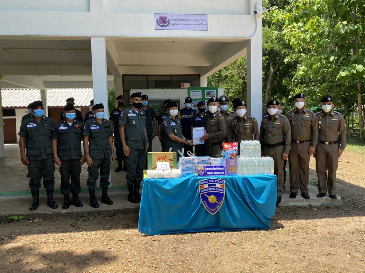 “บิ๊กอู๊ด”ลุยตรวจพื้นที่สกัดโควิดฯ สั่งตม.สนามบินเสริมกำลังด่านชายแดน “บิ๊กอู๊ด”ลุยตรวจพื้นที่สกัดโควิดฯ สั่งตม.สนามบินเสริมกำลังด่านชายแดน