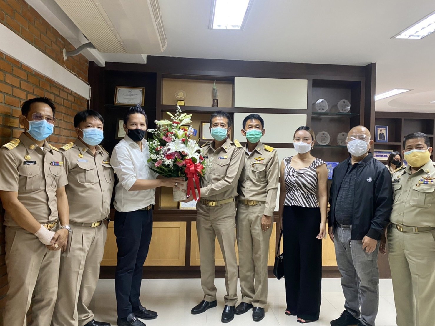 นายกฯเกาะเรียนแสดงความยินดีกับนายกเทศมนตรีฯเมืองอโยธยา นายกฯเกาะเรียนแสดงความยินดีกับนายกเทศมนตรีฯเมืองอโยธยา