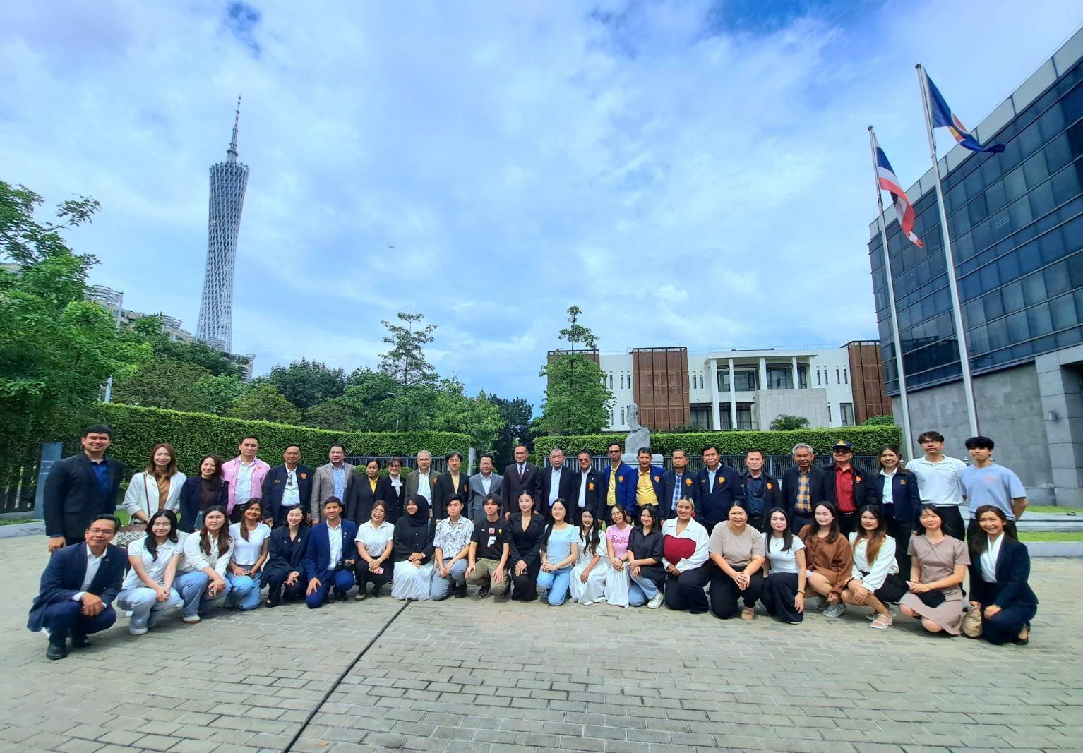"กมธ.การศึกษาฯ วุฒิสภา"เยือนนครกวางโจว จับมือพัฒนาองค์ความรู้ด้านการศึกษา  "กมธ.การศึกษาฯ วุฒิสภา"เยือนนครกวางโจว จับมือพัฒนาองค์ความรู้ด้านการศึกษา