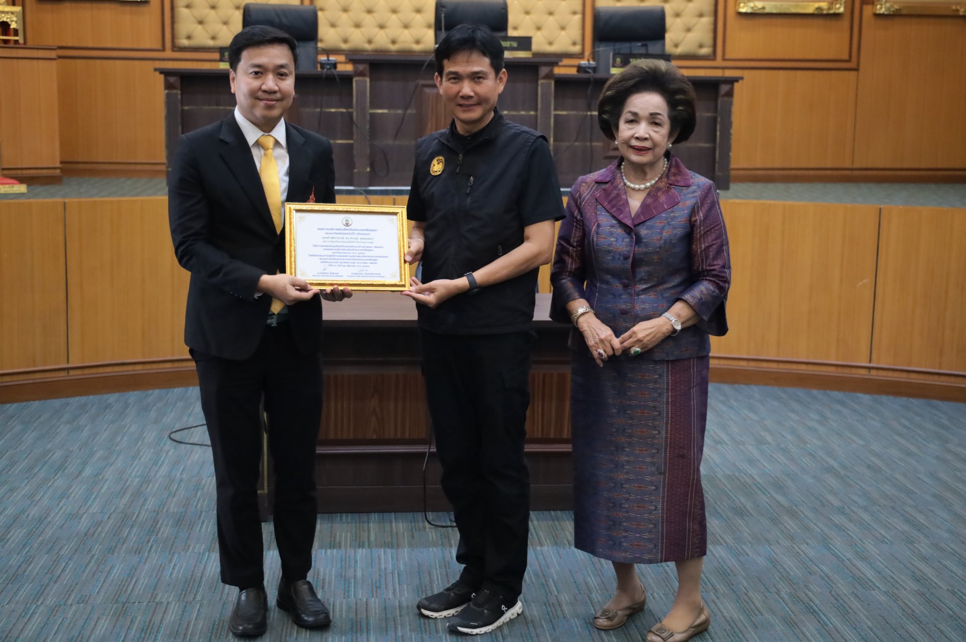 "อธิการบดี มทร.สุวรรณภูมิ"รับรางวัล "บุคคลต้นแบบด้านคุณธรรม จริยธรรม"