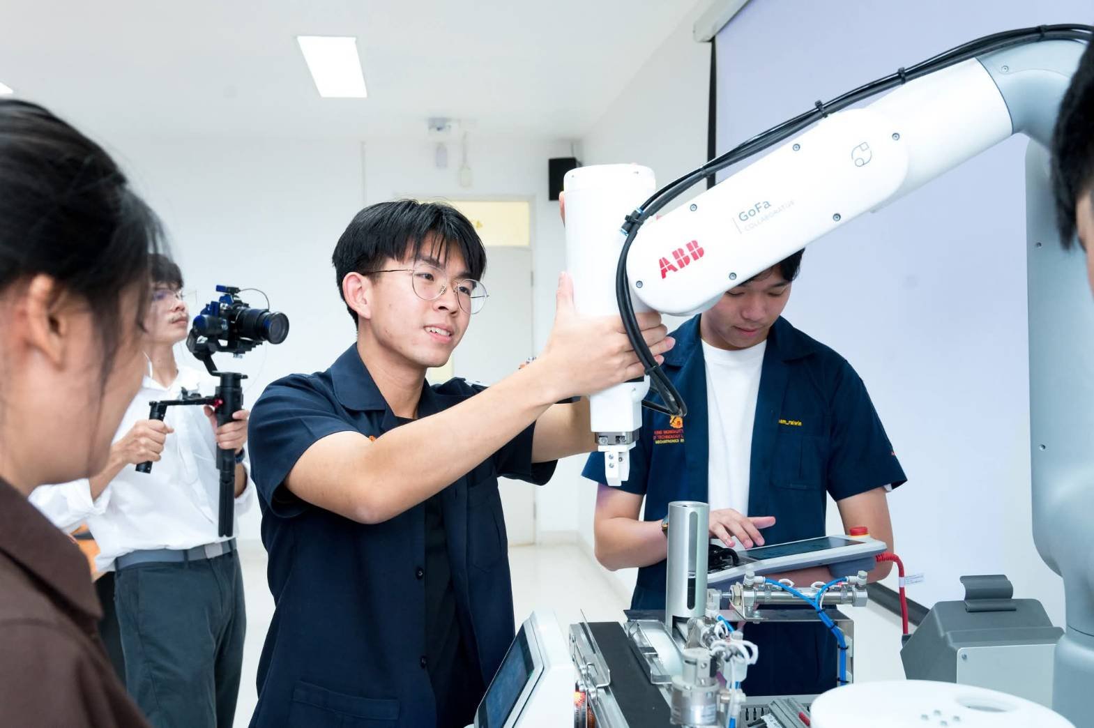 เริ่มแล้ว"เวทีการแข่งขันหุ่นยนต์" Collaborative Robot ระดับประเทศ