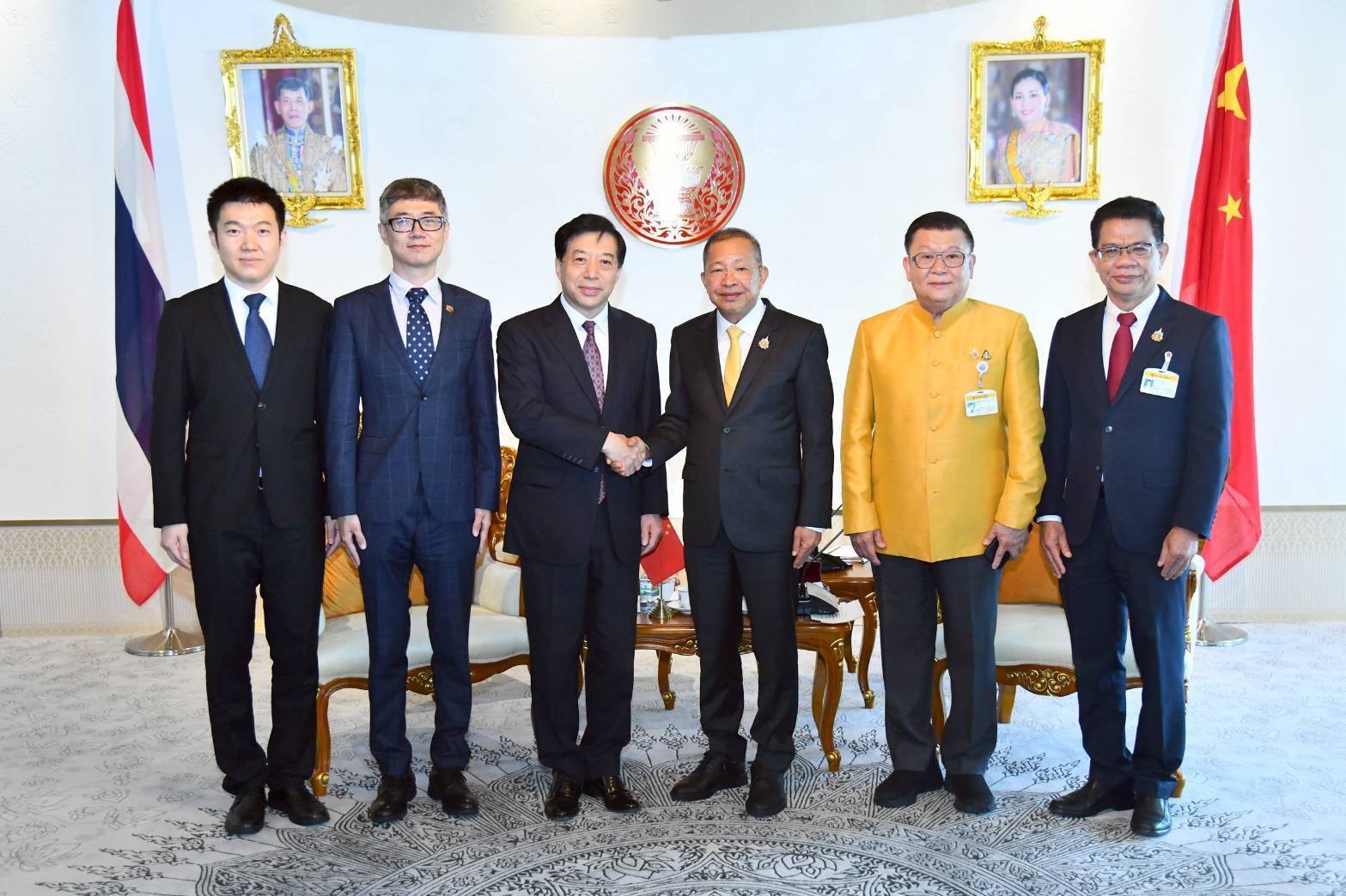 "ทูตจีน"เข้าอำลาตำแหน่งต่อประธานวุฒิสภา สะท้อนสัมพันธ์แน่นแฟ้น 2 ชาติ "ทูตจีน"เข้าอำลาตำแหน่งต่อประธานวุฒิสภา สะท้อนสัมพันธ์แน่นแฟ้น 2 ชาติ