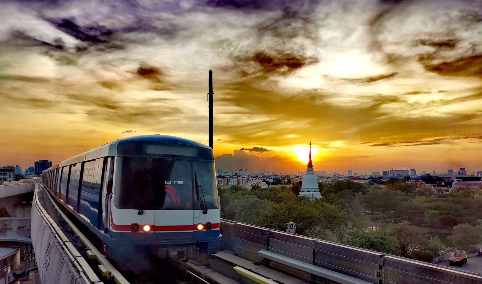 โลกสวยด้วย"มือถือ" สุขที่วุ่นวายกับชีวิตในเมืองหลวง โลกสวยด้วย"มือถือ" สุขที่วุ่นวายกับชีวิตในเมืองหลวง