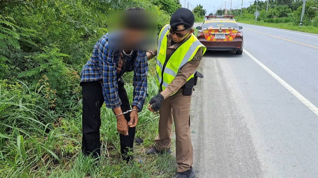 หนุ่มเสพยามาเจอตร.ทางหลวงพิรุธออก แอบทิ้งยาบ้าข้างทาง-สุดท้ายไม่รอด