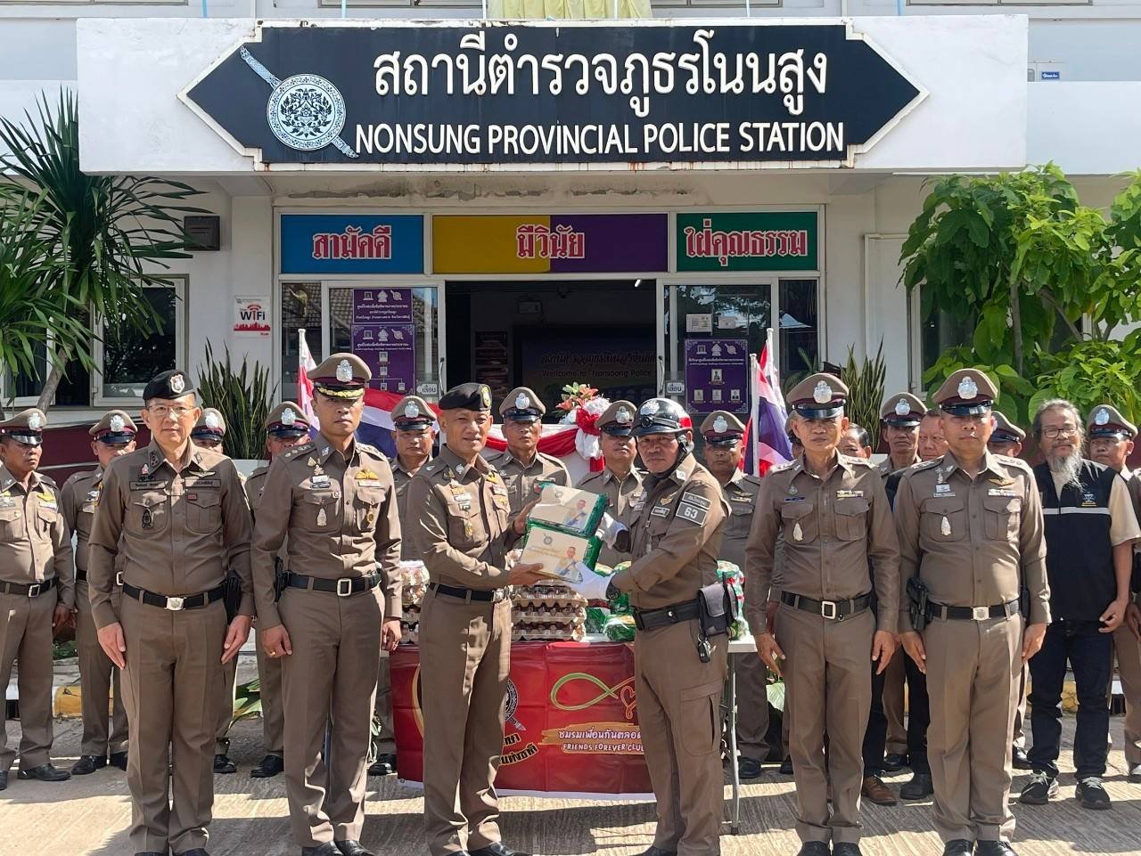 "บิ๊กอ้อม"ลุยอีสาน-ล่องใต้ ลงพื้นที่ตรวจเยี่ยมผู้ใต้บังคับบัญชา "บิ๊กอ้อม"ลุยอีสาน-ล่องใต้ ลงพื้นที่ตรวจเยี่ยมผู้ใต้บังคับบัญชา