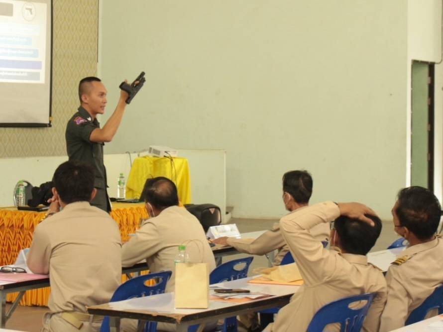 ตชด.เสริมเขี้ยวเล็บ"กำนัน-ผญบ." ฝึกใช้อาวุธปืนเพิ่มศักยภาพการทำงาน  ตชด.เสริมเขี้ยวเล็บ"กำนัน-ผญบ." ฝึกใช้อาวุธปืนเพิ่มศักยภาพการทำงาน