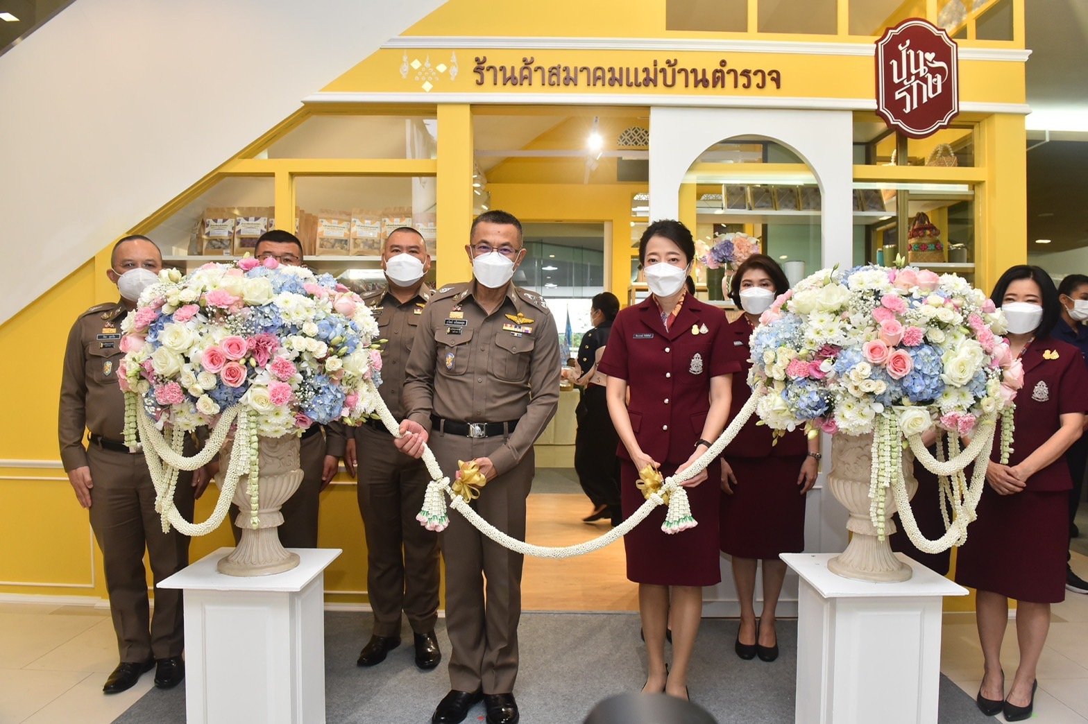 สมาคมแม่บ้านตำรวจเปิด‘ร้านปันรักษ์’ ผลิตภัณฑ์จากครอบครัวโปลิศทั่วปท. สมาคมแม่บ้านตำรวจเปิด‘ร้านปันรักษ์’ ผลิตภัณฑ์จากครอบครัวโปลิศทั่วปท.