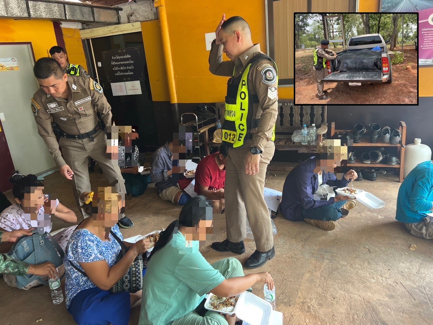 ประทับใจตร.ไทย-ผิดว่าตามผิด สงสารต่างด้าวร้อนหิวหาข้าว-น้ำให้กินประทังชีวิต ประทับใจตร.ไทย-ผิดว่าตามผิด สงสารต่างด้าวร้อนหิวหาข้าว-น้ำให้กินประทังชีวิต