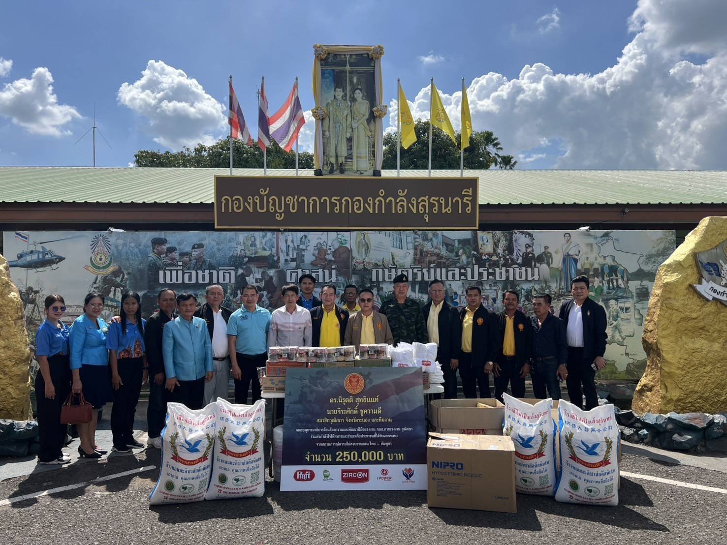 ที่ปรึกษา กมธ.ทหารฯ วุฒิสภาลงพื้นที่เมืองข้าง ให้กำลังใจปชช.-ทหารปกป้องอธิปไตยไทย