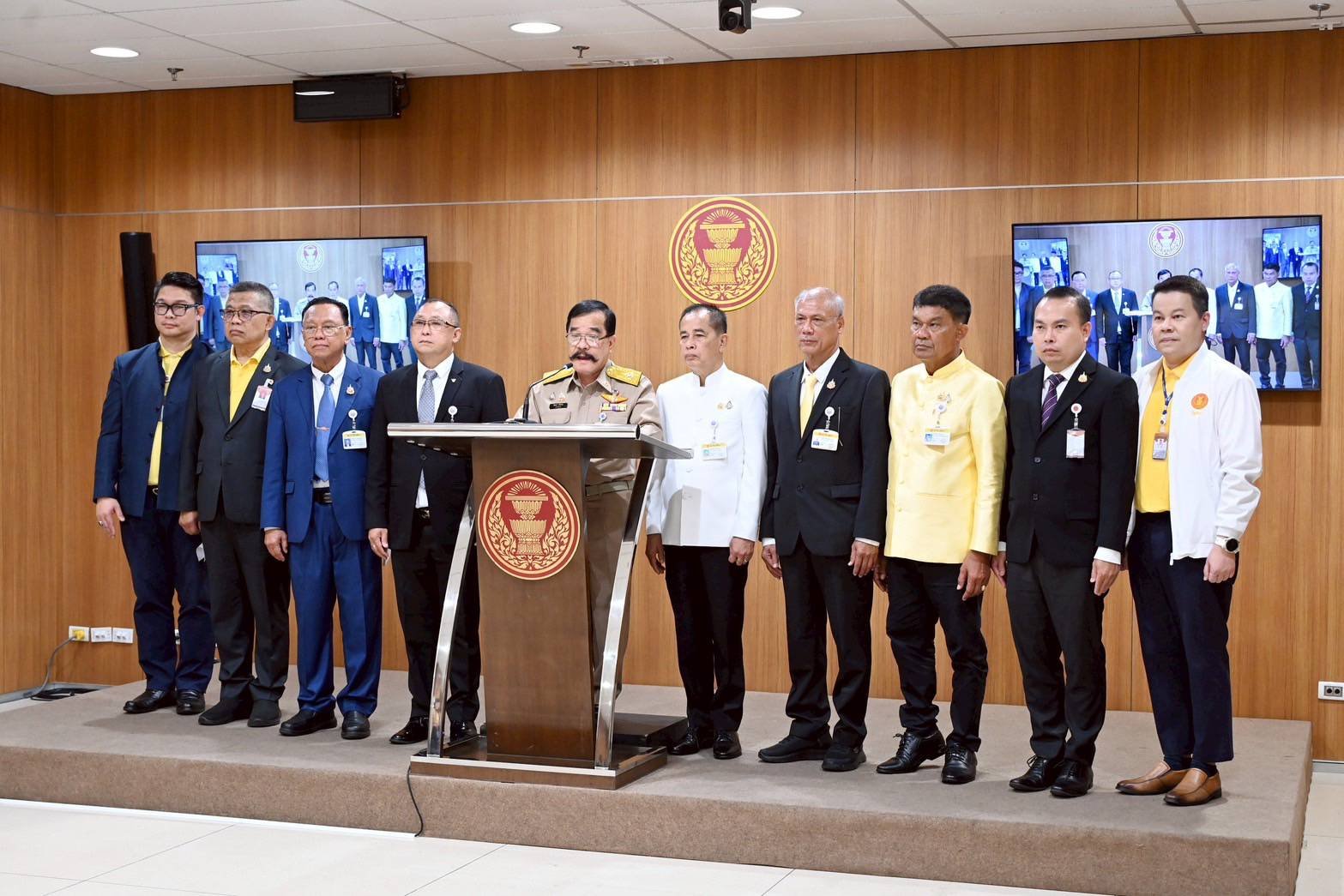 "กมธ.ทหาร วุฒิสภา"ดีเดย์ 24 กค. เรียกนายกฯแจงปมปัญหาชายแดนไทย-กัมพูชา "กมธ.ทหาร วุฒิสภา"ดีเดย์ 24 กค. เรียกนายกฯแจงปมปัญหาชายแดนไทย-กัมพูชา