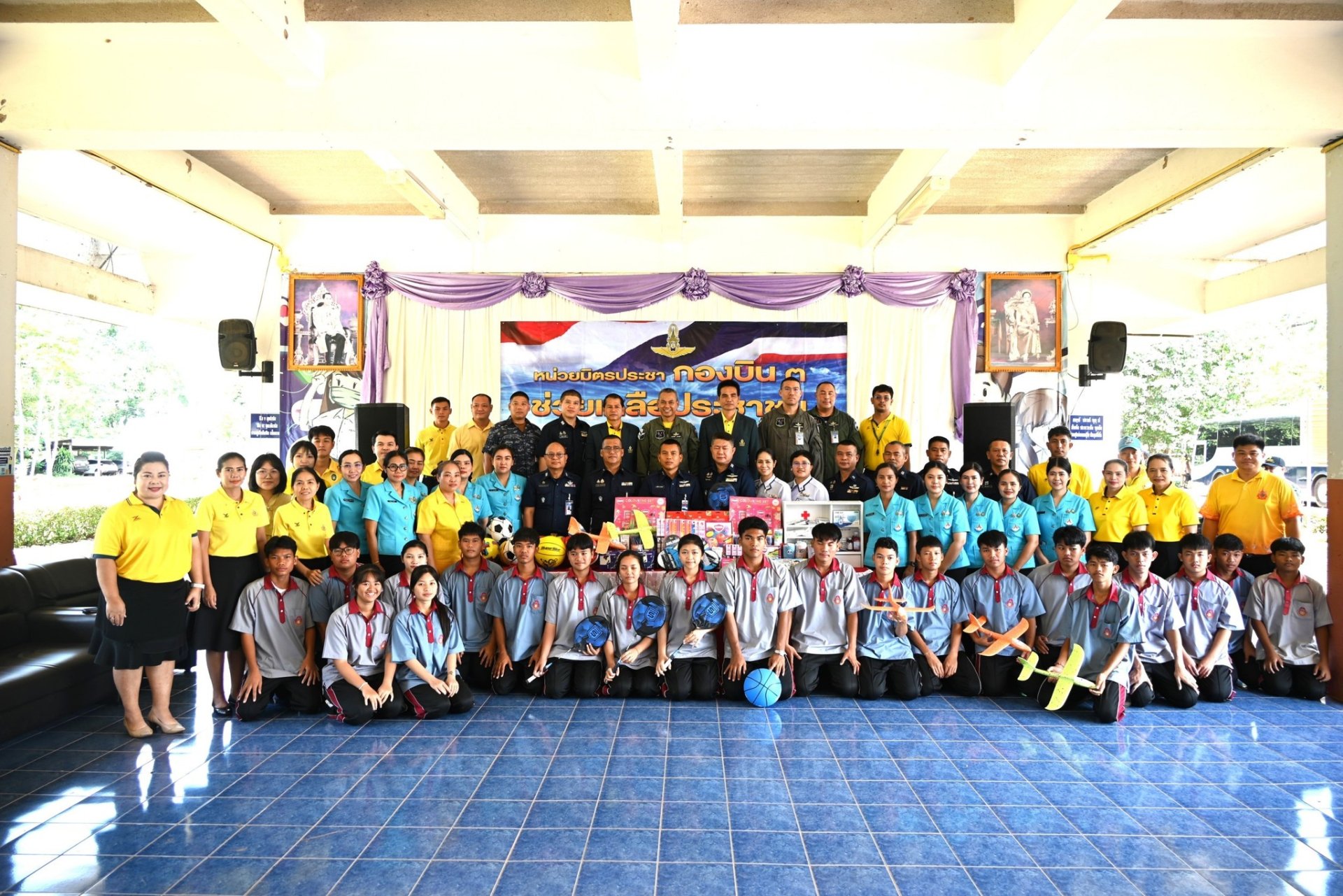 "กองบิน 3"ออกหน่วยมิตรประชา แบ่งปันรอยยิ้ม-ส่งมอบความสุขให้ประชาชน  "กองบิน 3"ออกหน่วยมิตรประชา แบ่งปันรอยยิ้ม-ส่งมอบความสุขให้ประชาชน