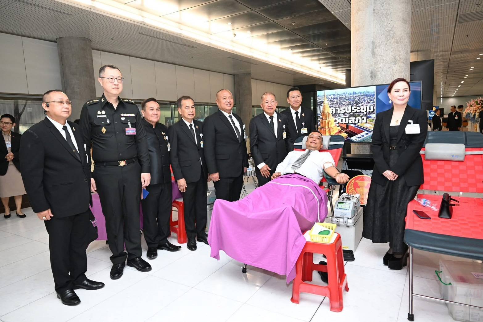 "ประธานวุฒิสภา"นำคณะสว. บริจาคเลือดส่งต่อความห่วงใยช่วยผู้ประสบอุทกภัย