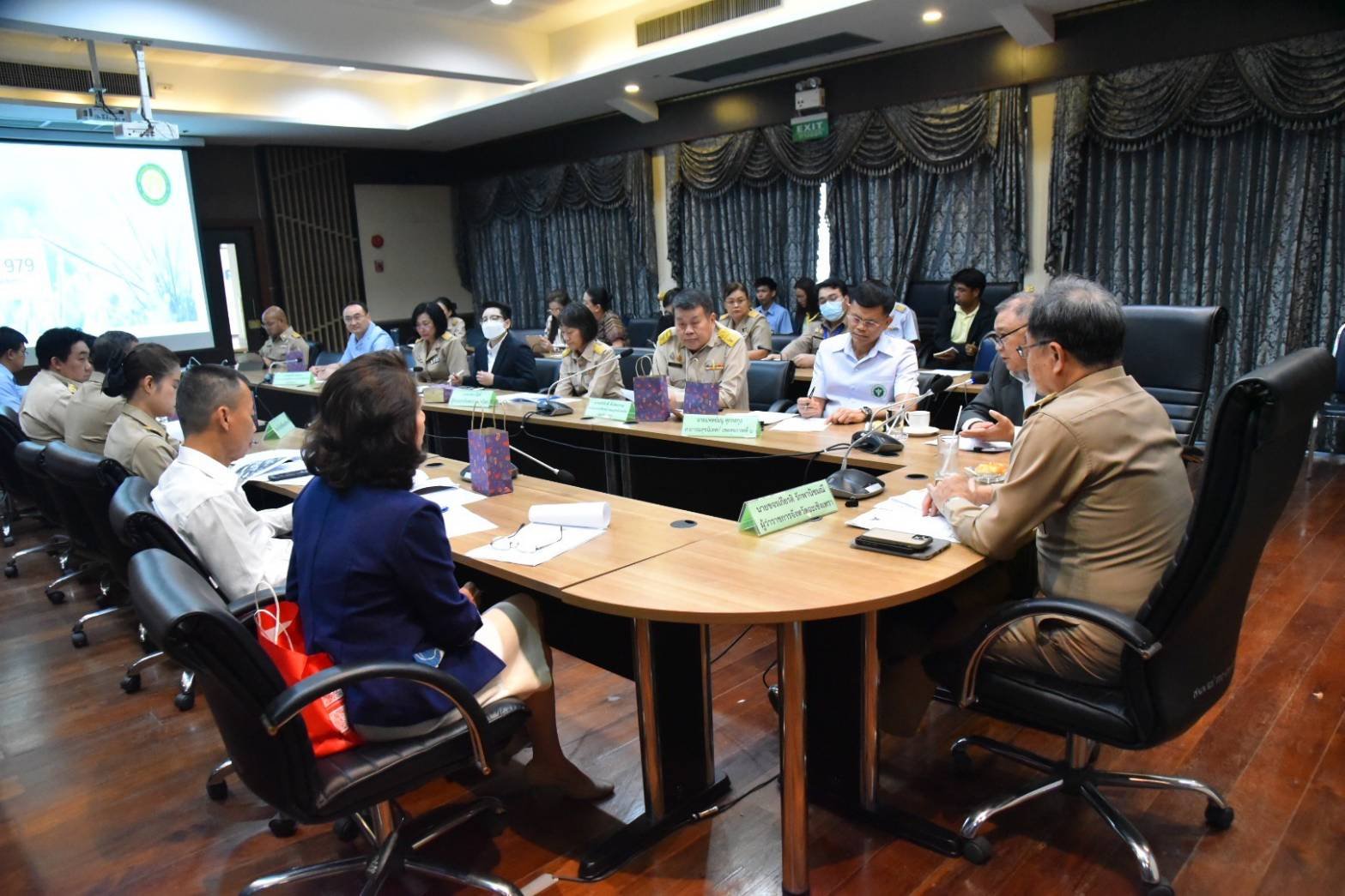 "ผู้ว่าฯ แปดริ้ว"เดินหน้าหาแนวทางใช้ประโยชน์ ที่ดินเทศบาลเมืองฯเป็นสถานพยาบาล  "ผู้ว่าฯ แปดริ้ว"เดินหน้าหาแนวทางใช้ประโยชน์ ที่ดินเทศบาลเมืองฯเป็นสถานพยาบาล