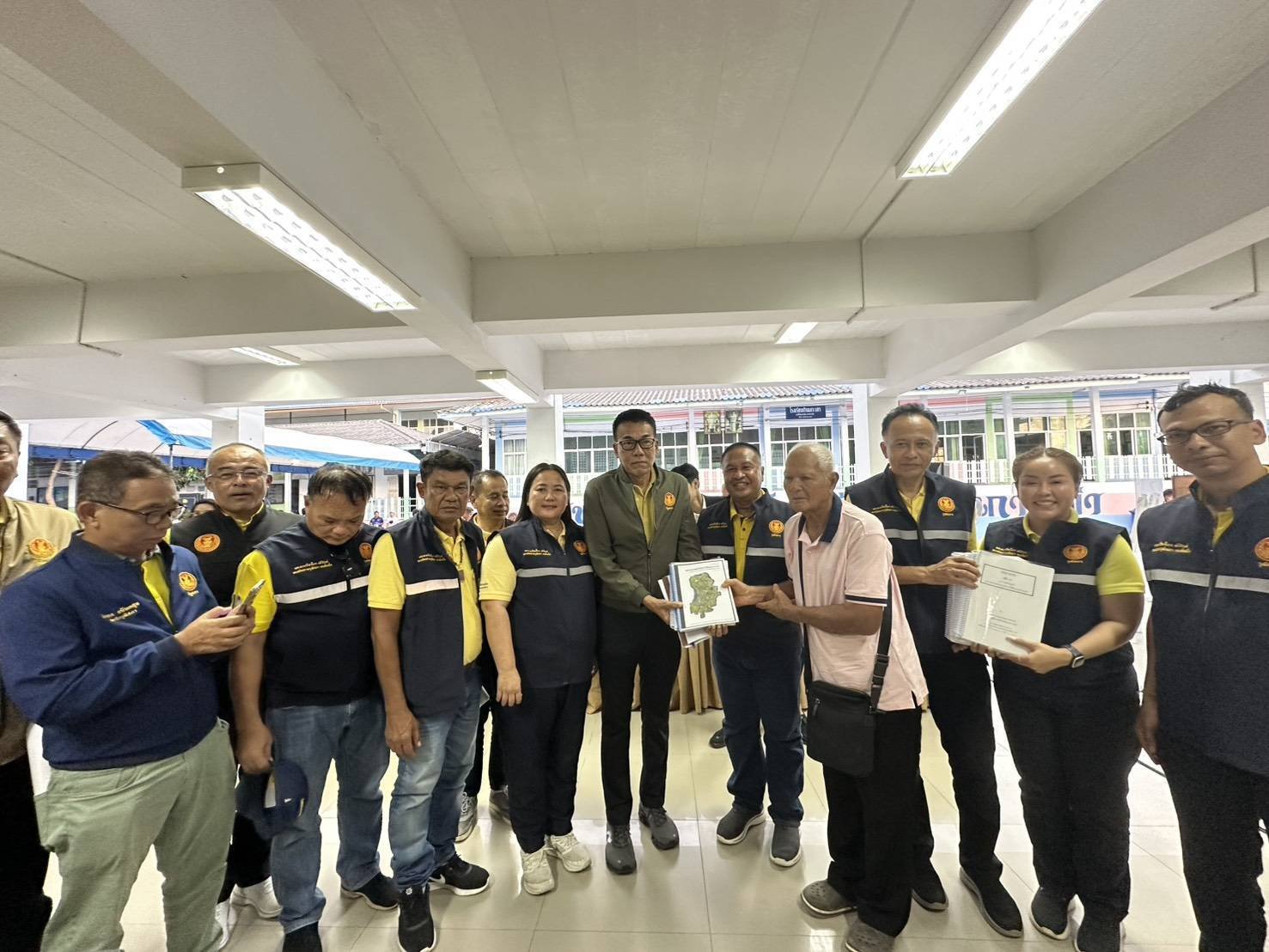 "สว.พบปชช."ได้ผลชาวบ้านแห่ร้องทุกข์ ประสบความเดือดร้อนสารพัน "สว.พบปชช."ได้ผลชาวบ้านแห่ร้องทุกข์ ประสบความเดือดร้อนสารพัน