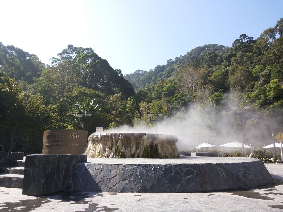 บ่อน้ำร้อนและสวนสาธารณะรักษะวาริน บ่อน้ำร้อนและสวนสาธารณะรักษะวาริน