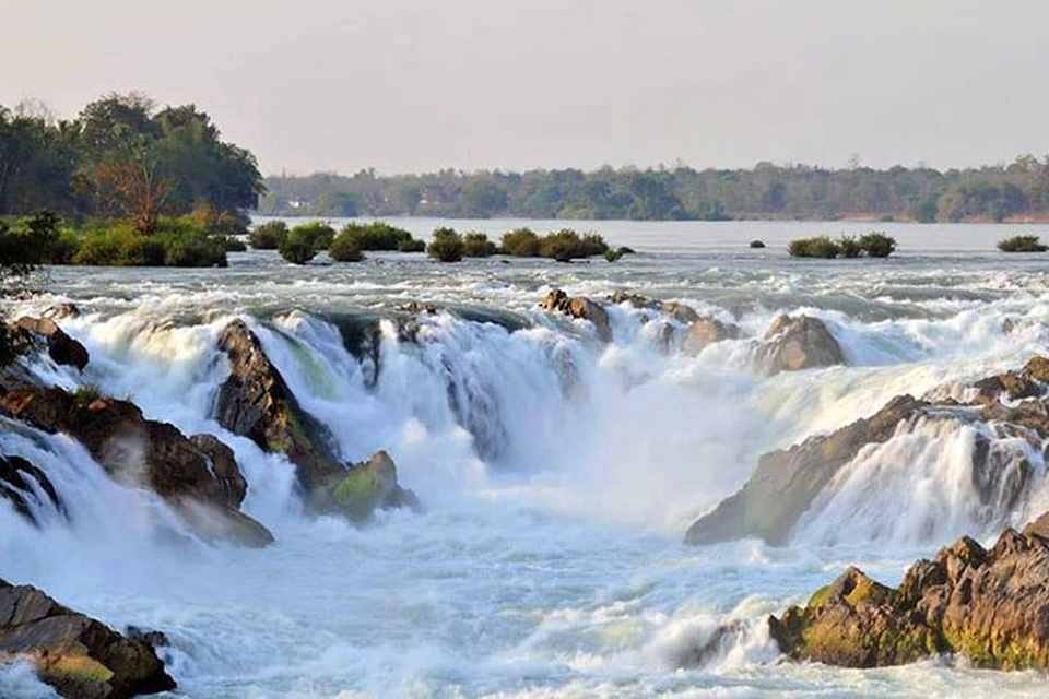 น้ำตกคอนพะเพ็ง Konpapeng Waterfall น้ำตกคอนพะเพ็ง Konpapeng Waterfall