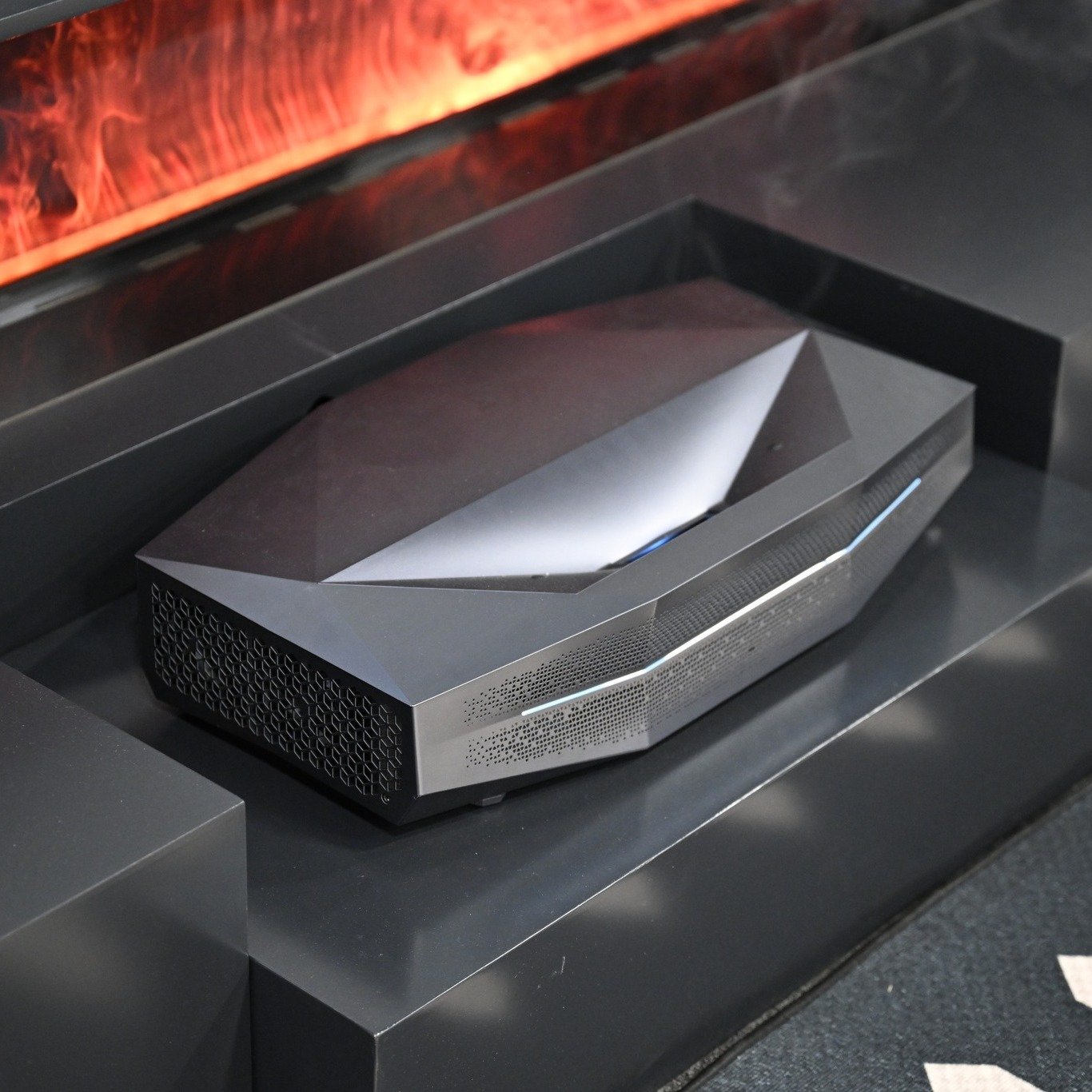 AWOL Vision Aetherion Max โปรเจคเตอร์ Ultra Short Throw รุ่นใหม่ กับเทคโนโลยีจอภาพขนาดใหญ่ในบ้าน