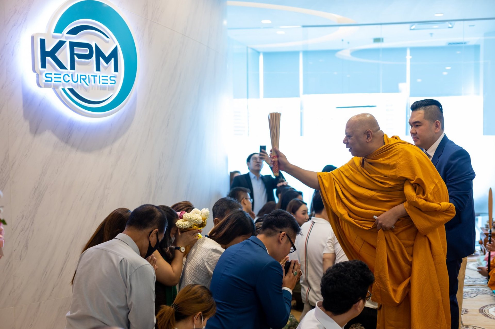 บริษัทหลักทรัพย์ เคพีเอ็ม จำกัด ทำบุญบริษัท  บริษัทหลักทรัพย์ เคพีเอ็ม จำกัด ทำบุญบริษัท