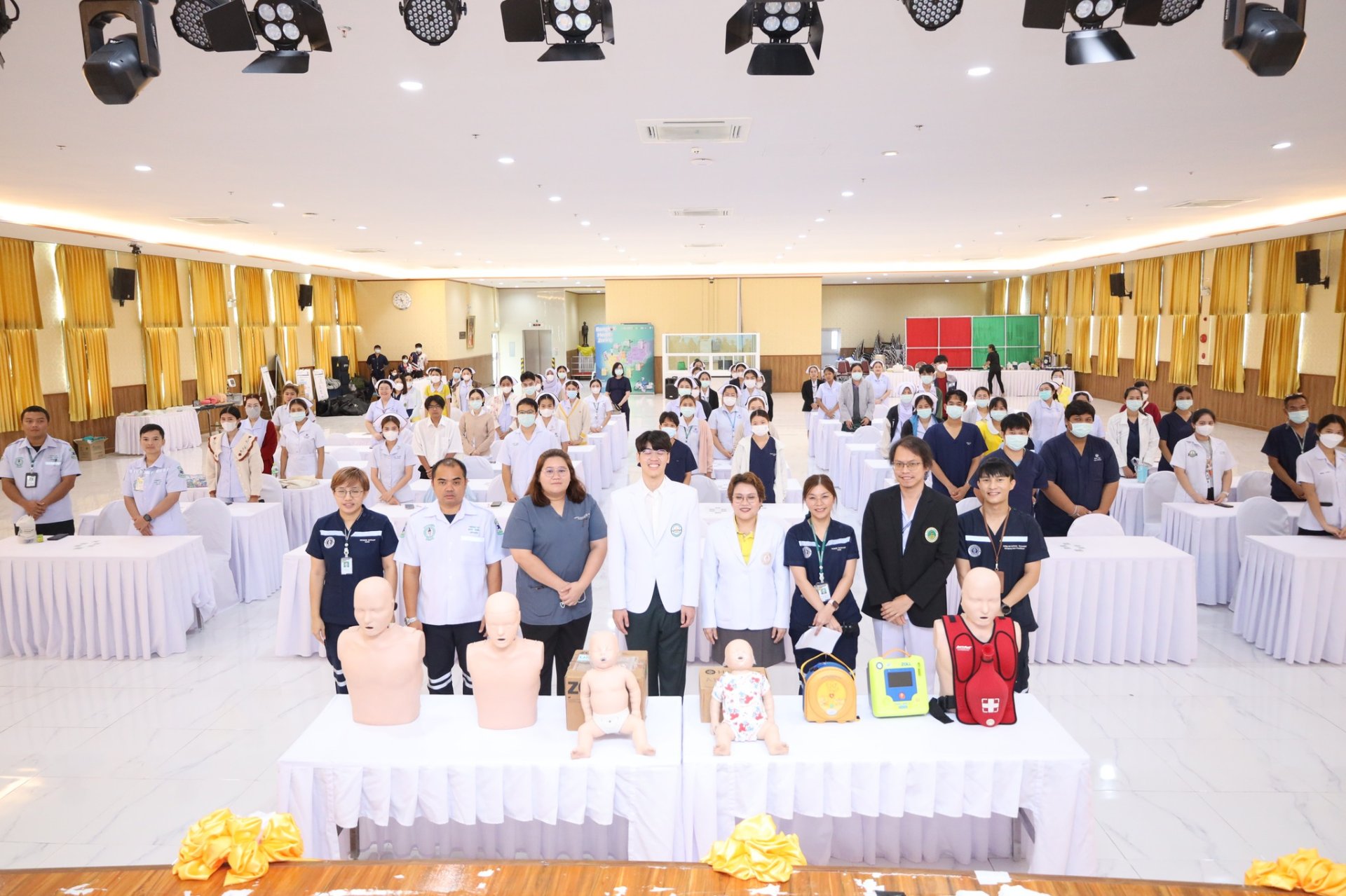 จัดโครงการอบรมการช่วยฟื้นคืนชีพในผู้ใหญ่ จัดโครงการอบรมการช่วยฟื้นคืนชีพในผู้ใหญ่