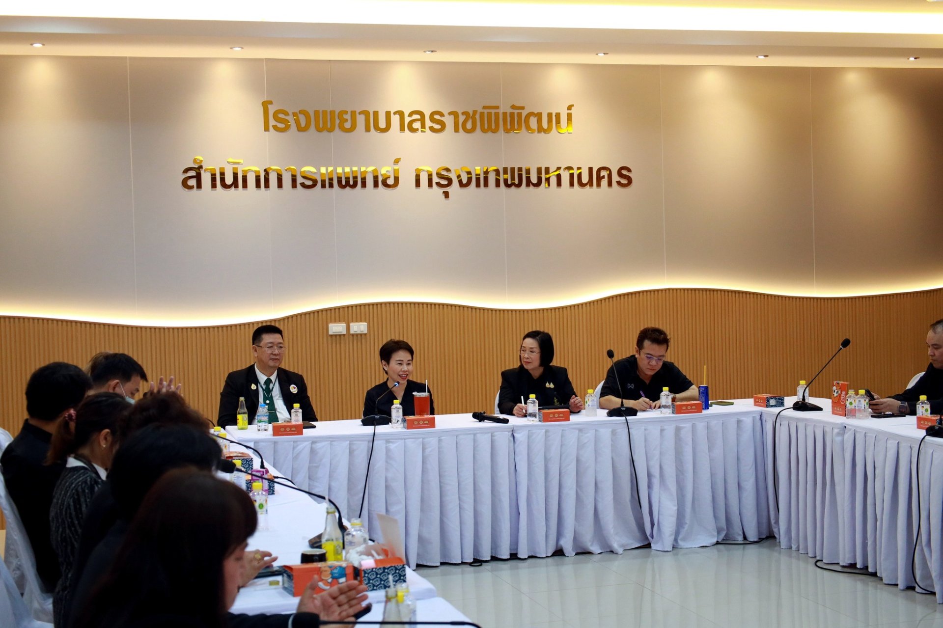 ต้อนรับรศ.ดร.ทวิดา กมลเวชช รองผู้ว่าราชการกรุงเทพมหานคร ในการตรวจความก้าวหน้า smart hospital ตามนโยบายสุขภาพดีของกรุงเทพมหานคร