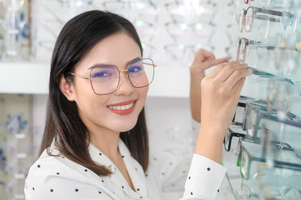 เปิดร้านแว่นตาให้แข่งขันได้ในตลาดที่มีร้านใหญ่ ต้องวางกลยุทธ์ยังไงให้ชนะ?