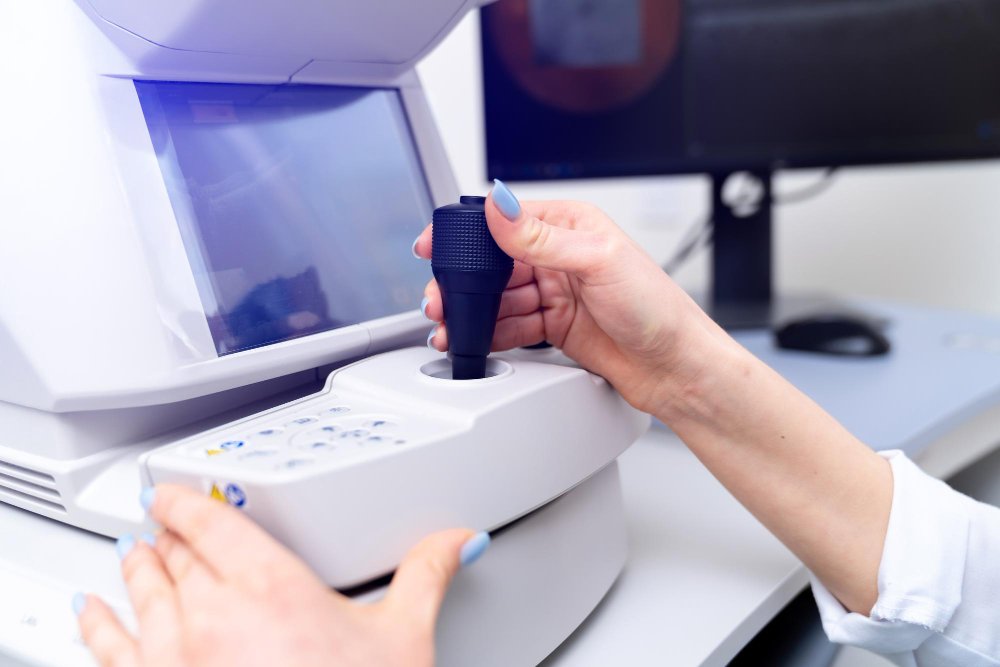 คอมวัดสายตากับขั้นตอนการตรวจสายตาที่ถูกต้อง | คำแนะนำจาก Grandlondon Optical