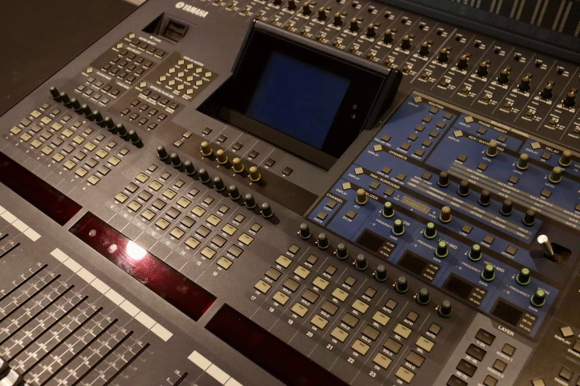 Dm2000 Watch Yamaha DM2000 Digital Mixer