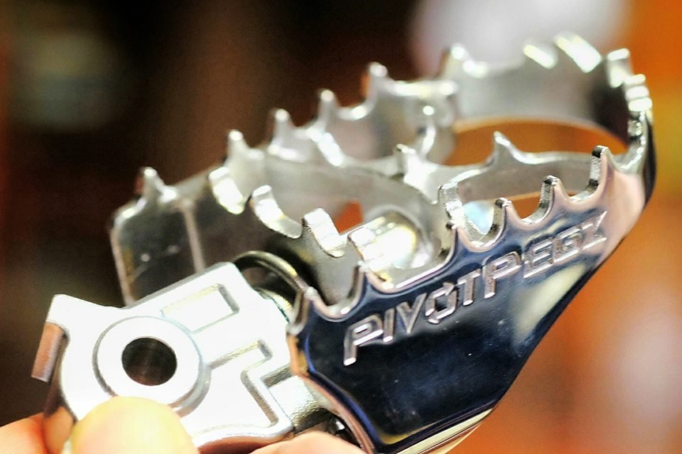 เอาคลิปการใช้งานของพักเท้า Pivot Pegs มาให้ดูครับ