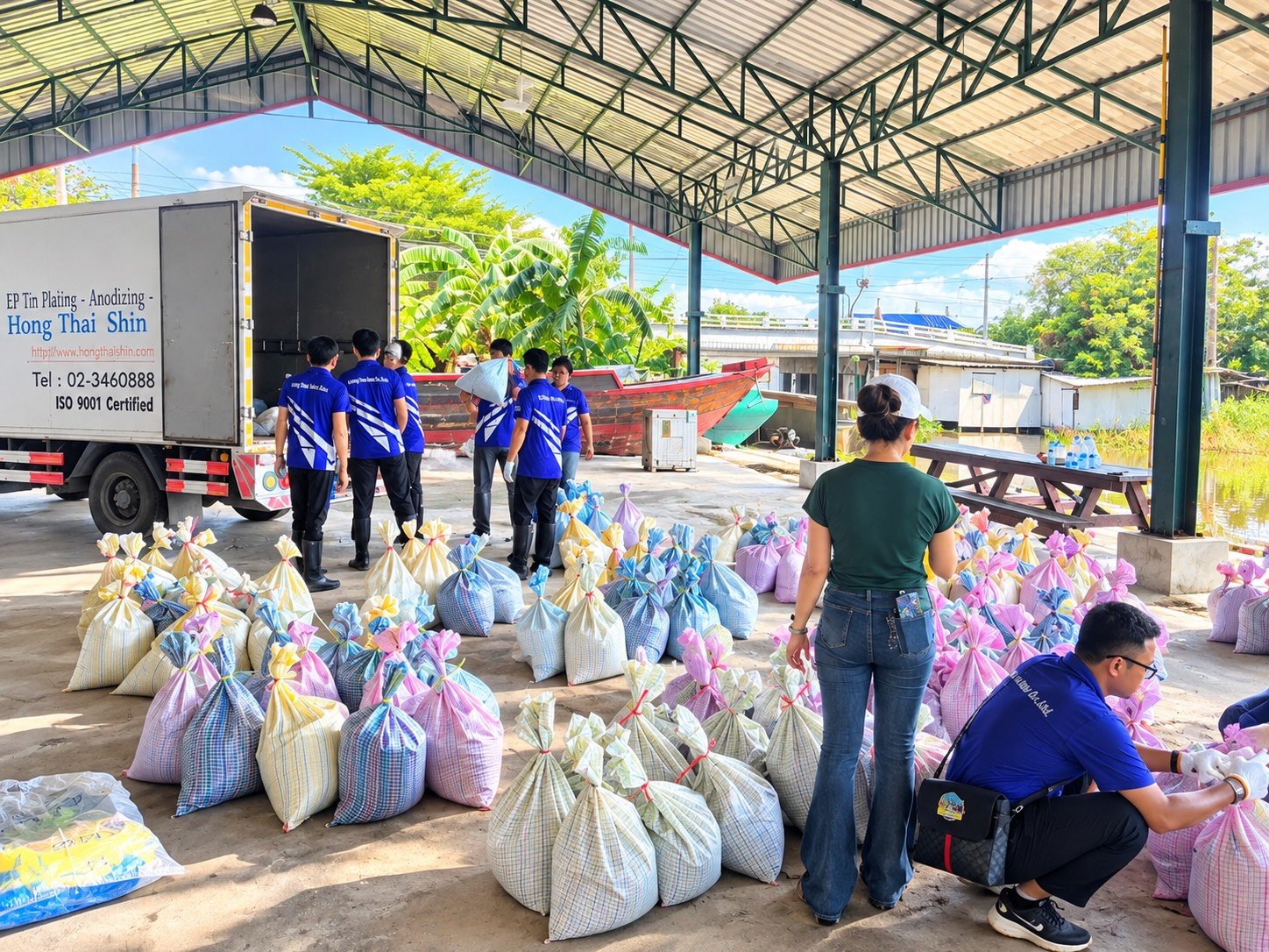 Hong Thai Shin Co., Ltd. joins hands to scoop sand for flood prevention