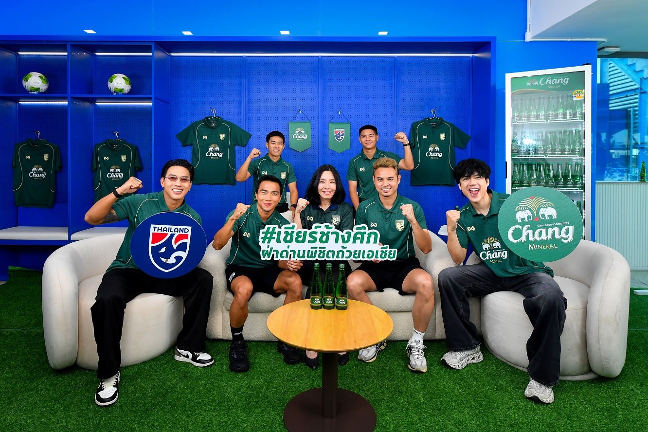 น้ำแร่ธรรมชาติตราช้าง จัดทัพกองเชียร์ นำโดย นิกกี้-ลีซอ-แจ็ค-จีโน่  บุกแคมป์ทีมชาติให้กำลังใจทัพช้างศึก ก่อนดวลเติร์กฯ ในแมทช์ชี้ชะตา พร้อมชวนคอบอลชาวไทยเชียร์ช้างศึก! ฝ่าด่าน พิชิตถ้วยเอเชีย 31 มีนาคมนี้