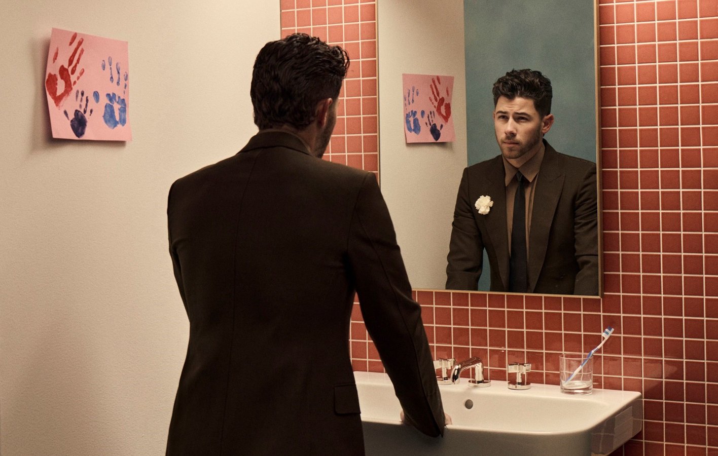 Nick Jonas ปล่อยอัลบั้ม Sunday Best (Deluxe) เพิ่ม 2 เพลงใหม่ และ "Gut Punch" เวอร์ชั่นไลฟ์ ต่อยอดความสำเร็จ หลังโกยคะแนนบวกจากแฟนเพลงและนักวิจารณ์ล้นหลาม 