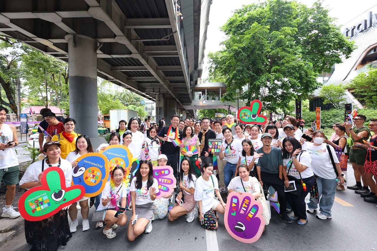 ยิ่งใหญ่ใจกลางเมือง "เซ็นทรัลเวิลด์" จุดฟินาเล่แห่งความภาคภูมิใจต้อนรับพลังมหาชนกว่า 3 แสนคน Bangkok Pride Parade 2025