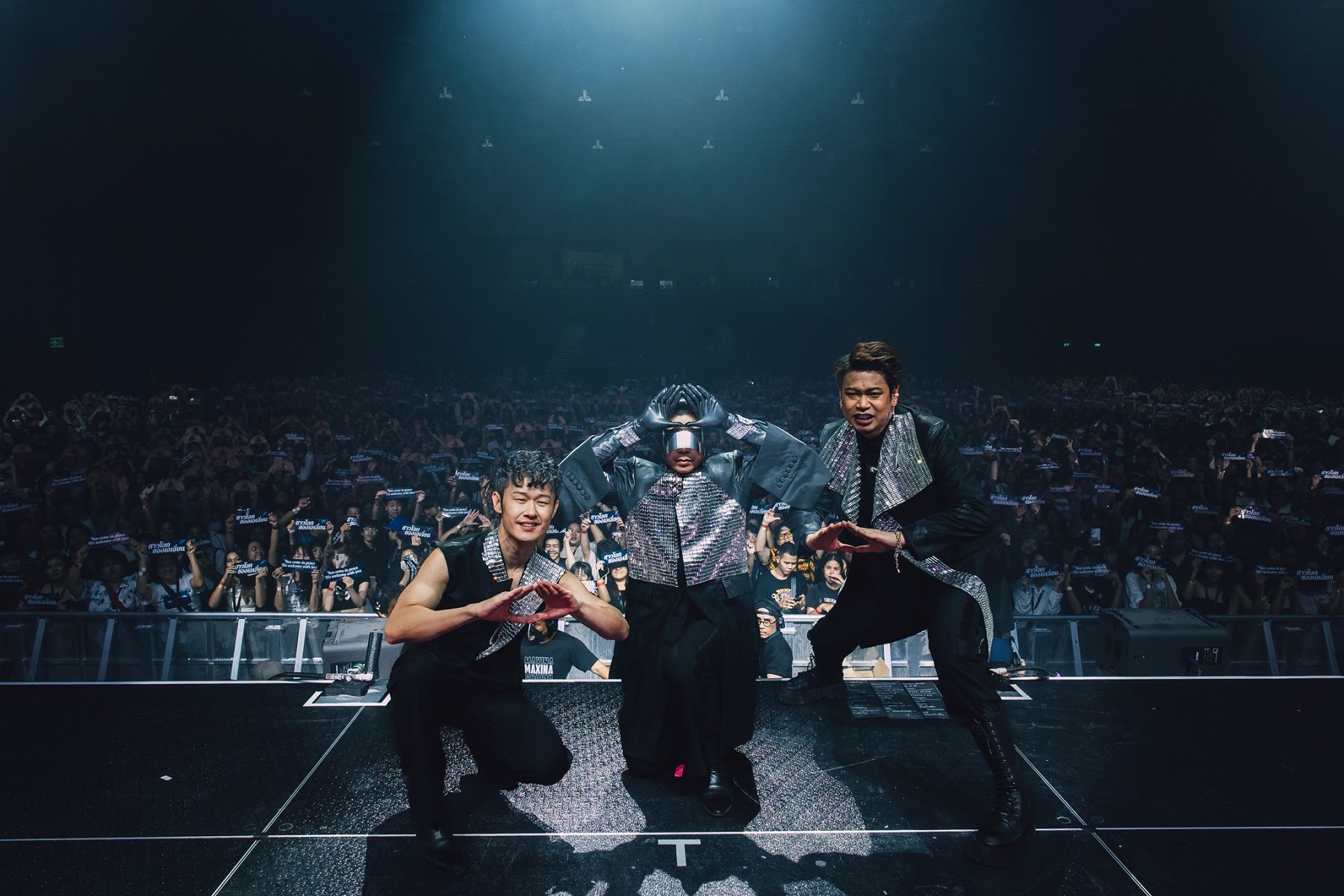 “Slot Machine” เสิร์ฟโชว์สุดมันส์ระดับอินเตอร์ ประเดิมโชว์แรก “EXIT TO ENTER WORLD TOUR 2024” ที่ยูโอบีไลฟ์ ก่อนบินลัดฟ้าโชว์แฟนเพลงทั่วโลก “Slot Machine” เสิร์ฟโชว์สุดมันส์ระดับอินเตอร์ ประเดิมโชว์แรก “EXIT TO ENTER WORLD TOUR 2024” ที่ยูโอบีไลฟ์ ก่อนบินลัดฟ้าโชว์แฟนเพลงทั่วโลก