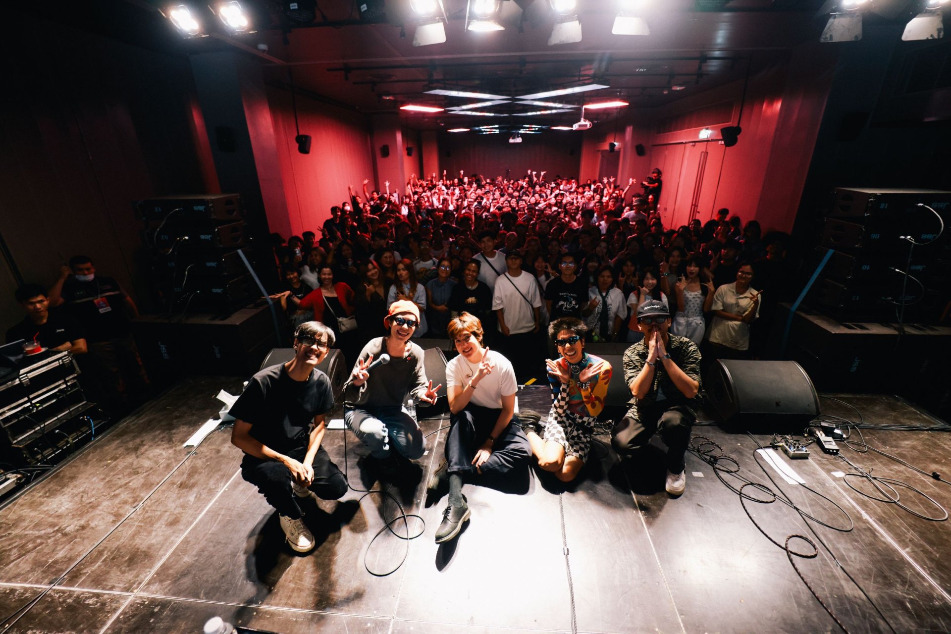 เต็มอิ่ม ครบทุกความสนุก THE PEOPLE CONCERT SERIES: MAKE MUSIC TO INSPIRE 'เล็ก Is More' #3 Presents Zweed n Roll : Pride n Play!