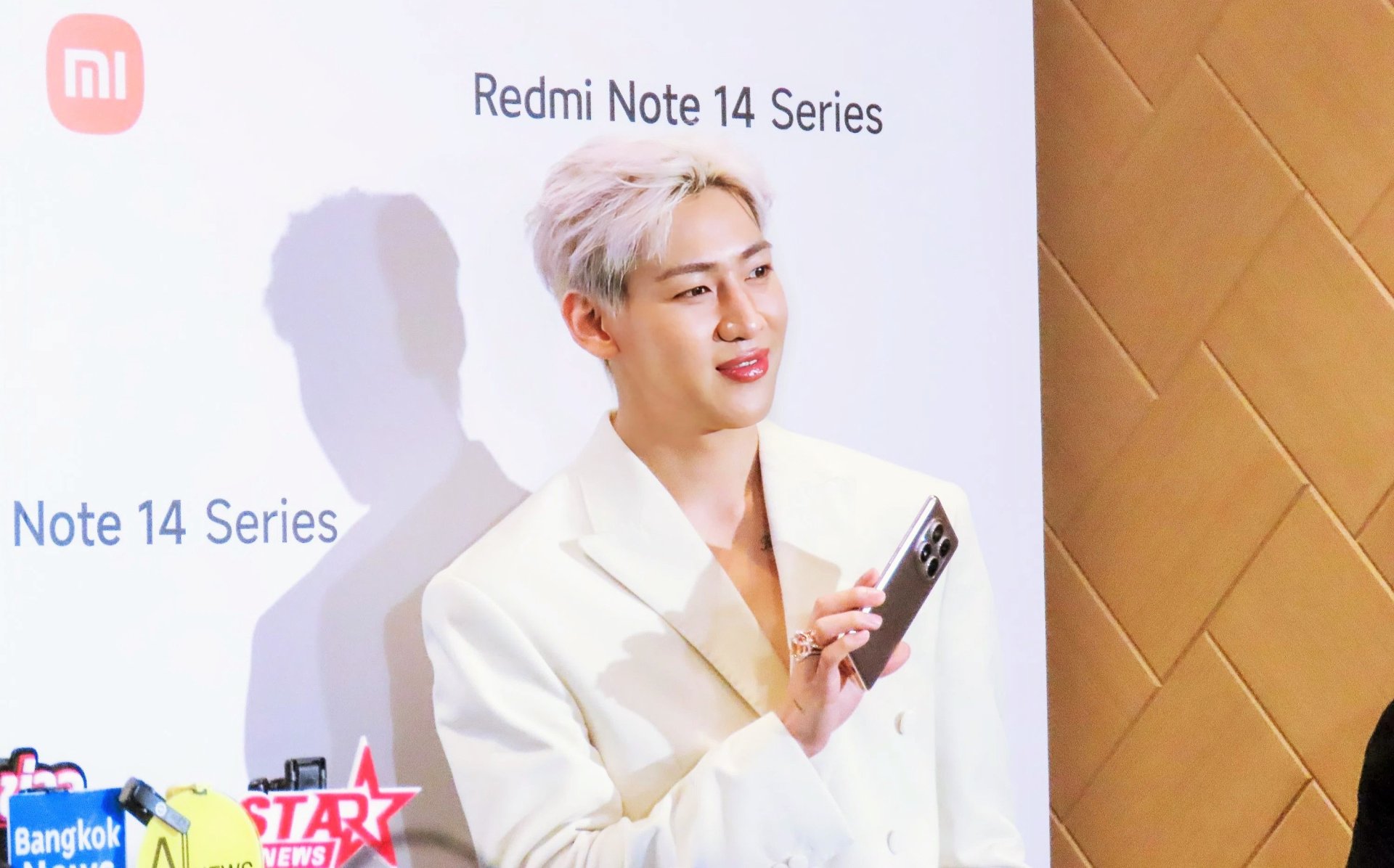 'แบมแบม' เผย "แต่งงานกับตัวเอง" มัดจำด้วยแหวนเพชร 45 กะรัต ไม่ติดแฟนคลับพายเรือชิป "แบม-ใบ"